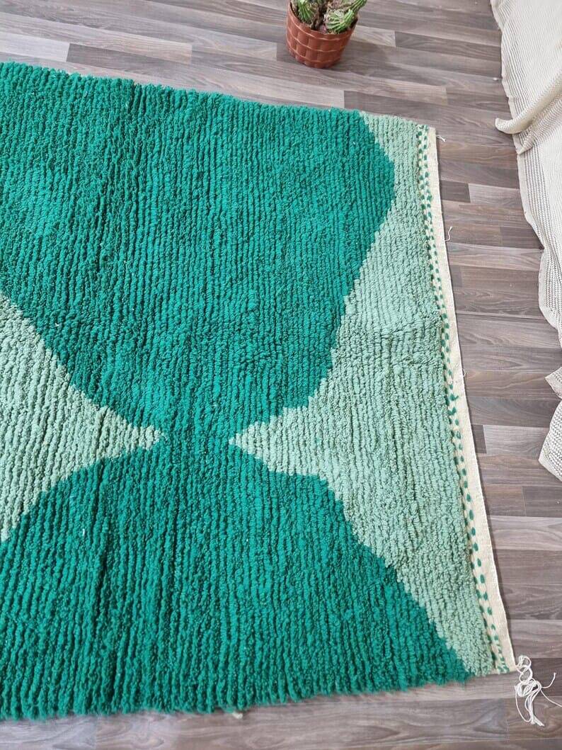 Handmade traditional Beni Ourain Berber rug, size 100 x 200 cm.