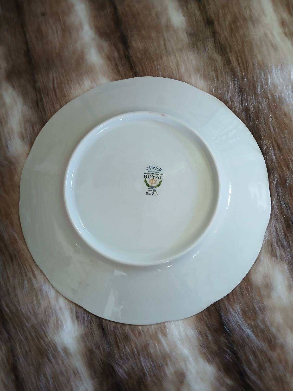 12 antique "Royal" dinner plates + 1 dish