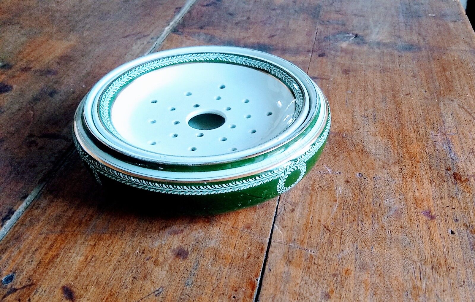 Dish for draining period strawberries Empire model Josephine manufacture Lunéville