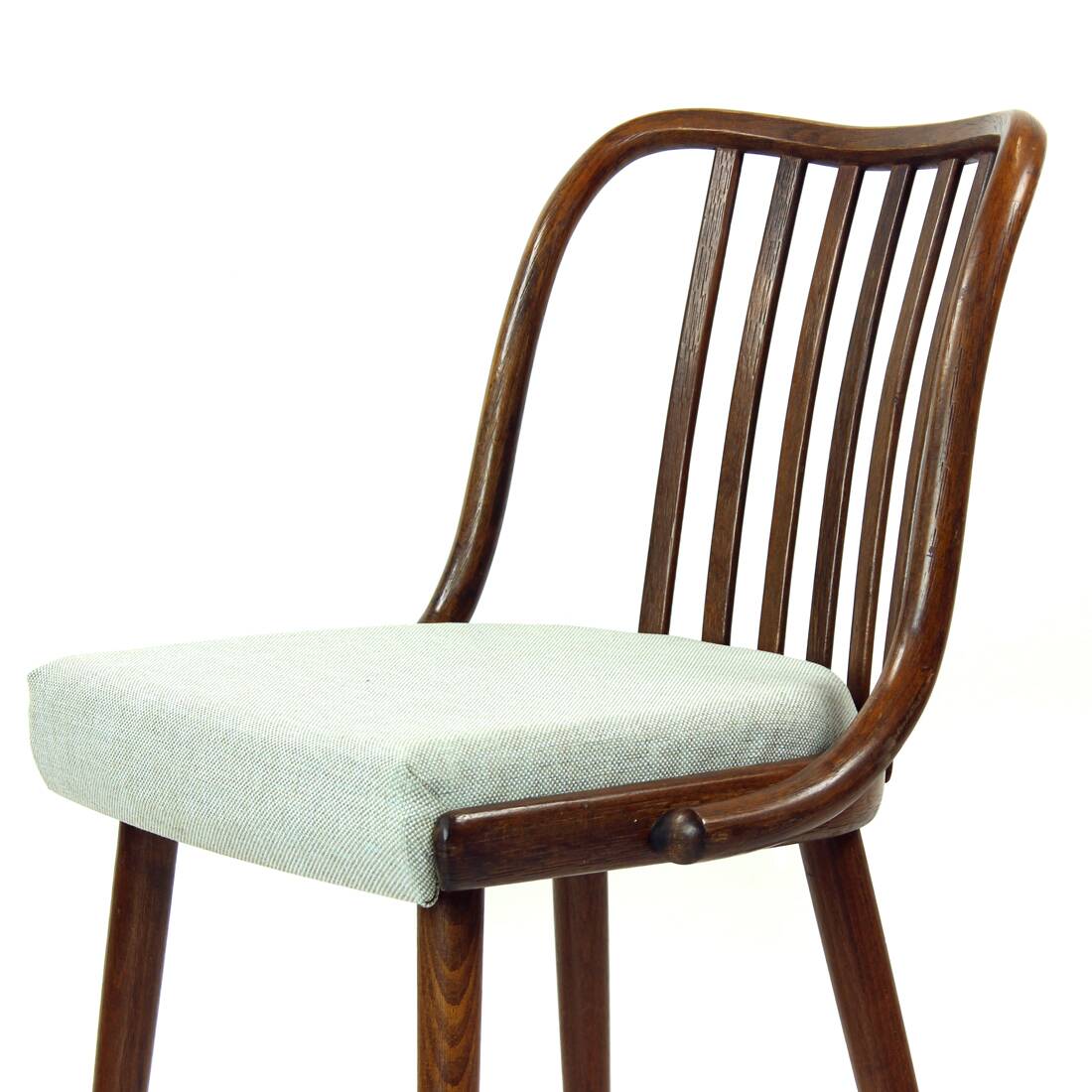 Ensemble de 4 chaises de salle à manger en chêne foncé courbé par Jitona, Tchécoslovaquie 1960