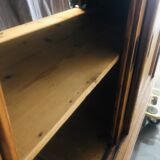Pine buffet, with plenty of drawers and slippery doors, and porcelain handles