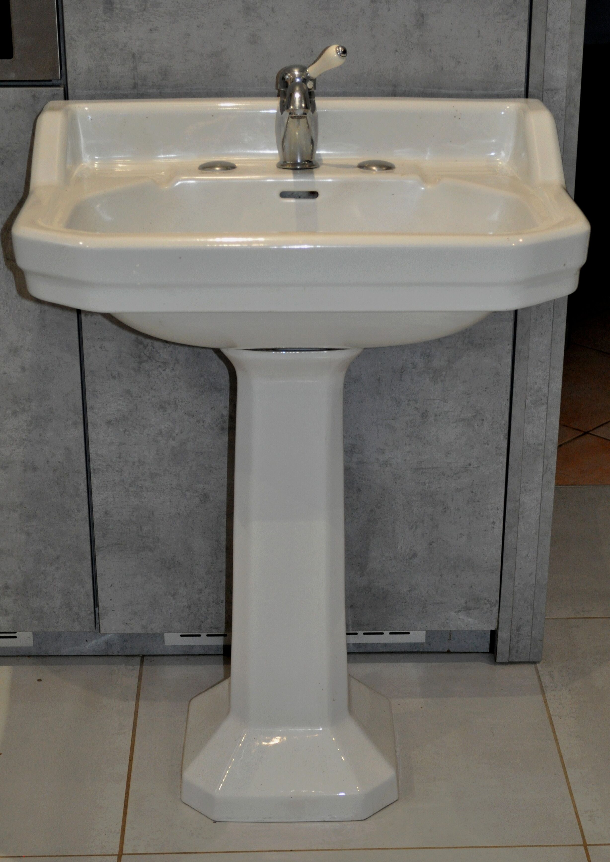Vintage Art Deco column sink