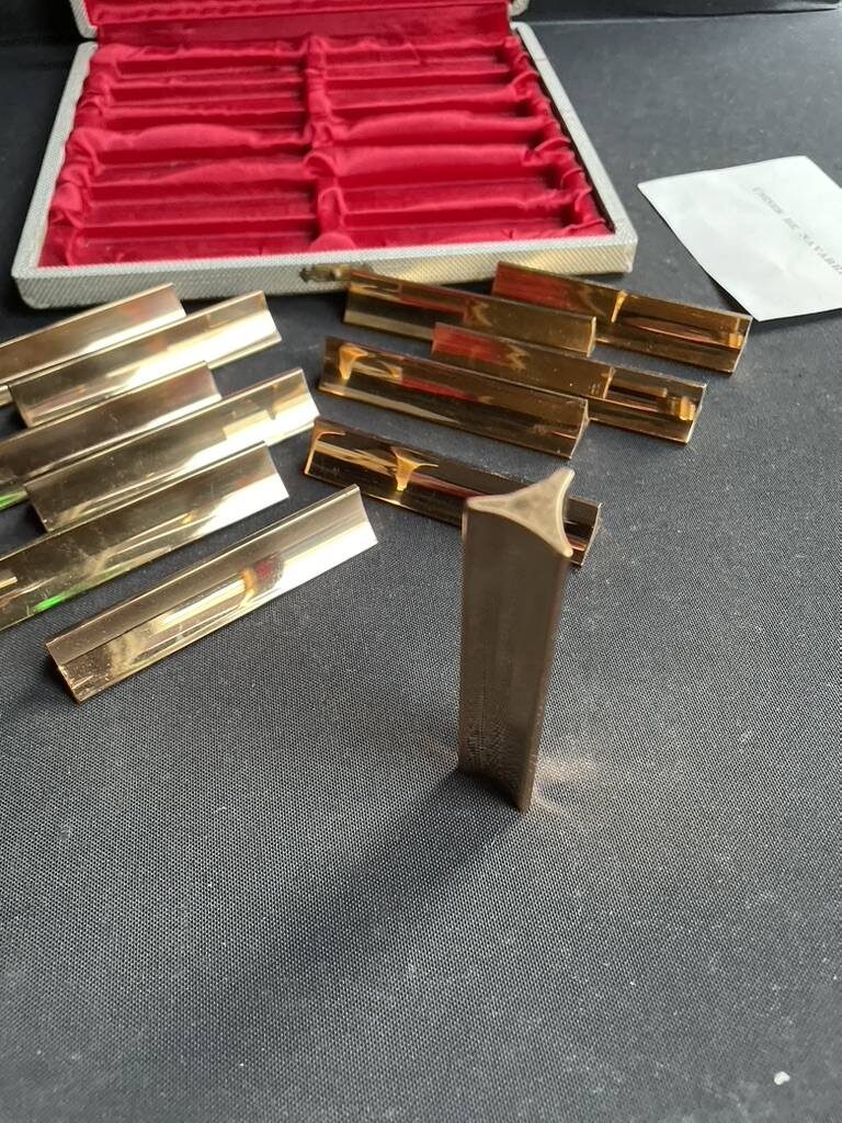 2968 and 2969 – Box of 12 gilded copper knife holders – Navarre factories in Évreux (Eure)
