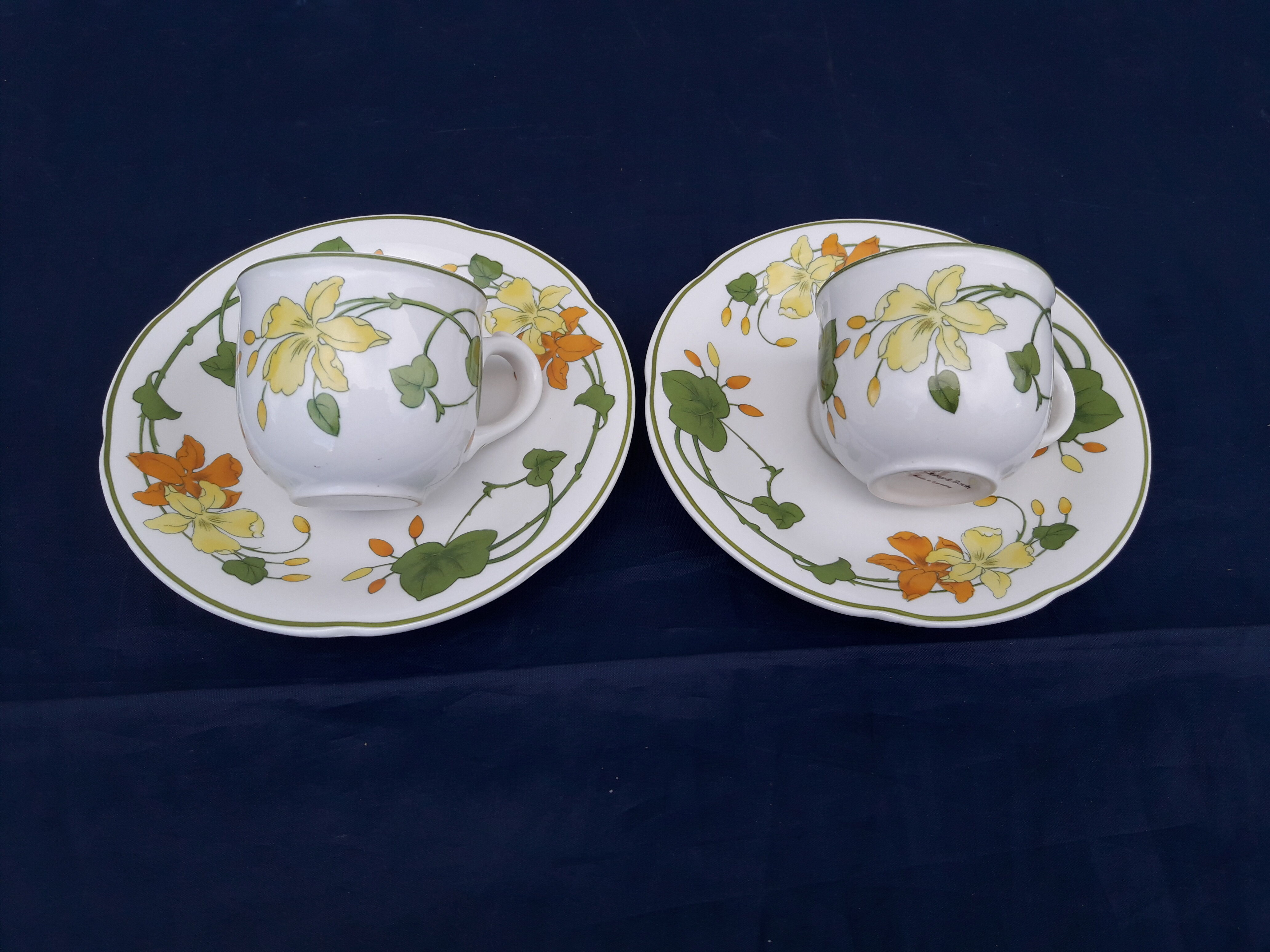 2 coffee cups with Villeroy saucer - Boch model Geranium diam 7 cm