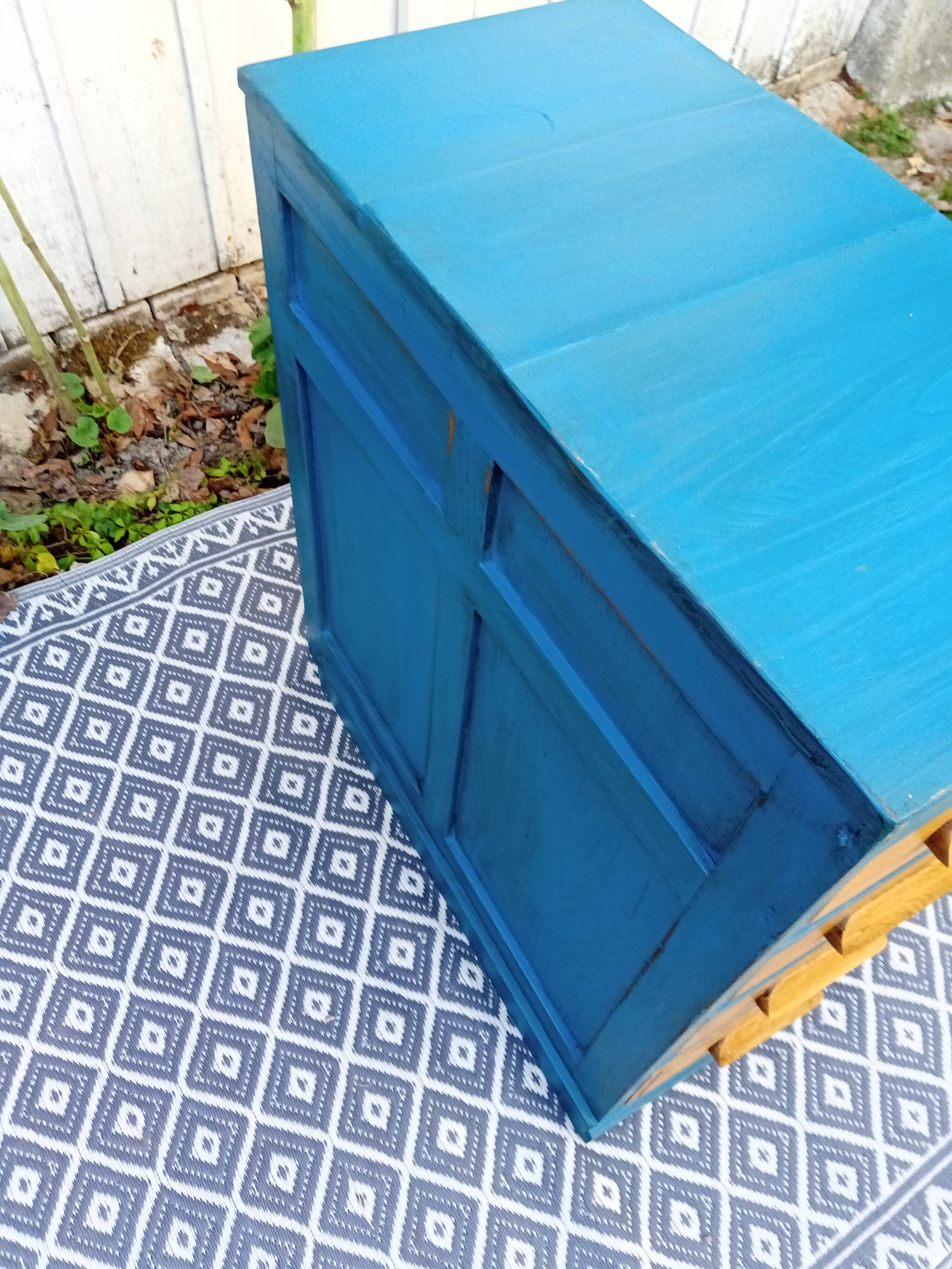 Meuble à tiroirs