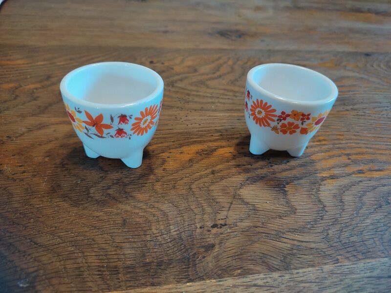 Pair of egg cups Arcopal orange flowers