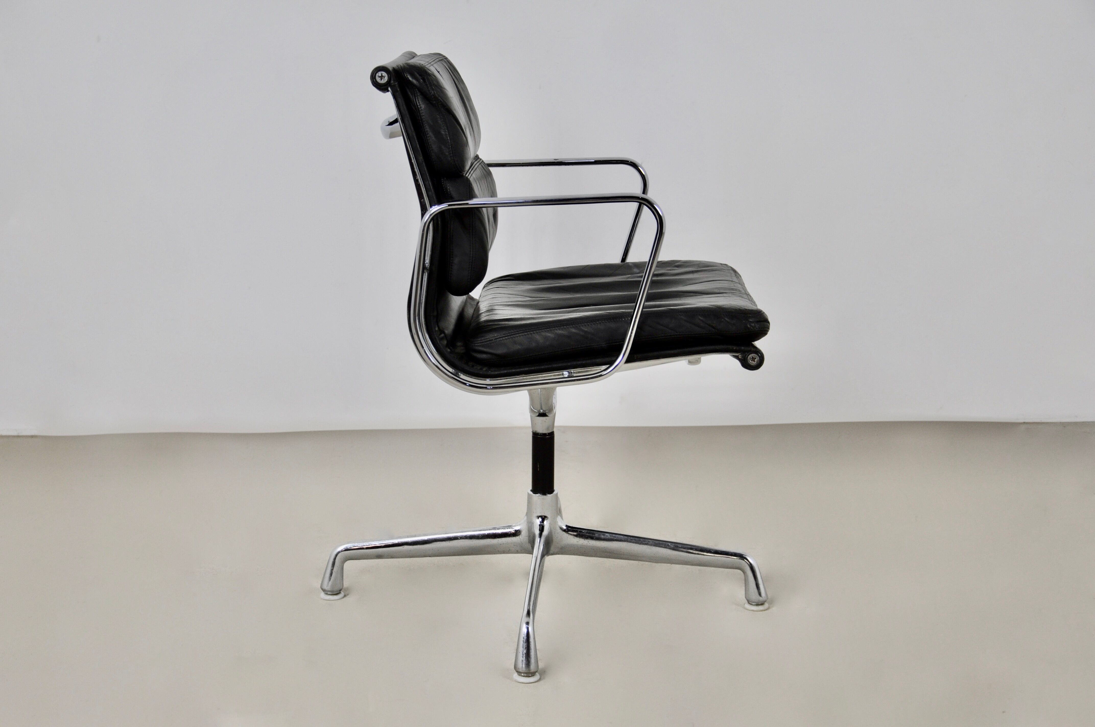 Black leather chair by Charles & Ray Eames for Herman Miller, 1970