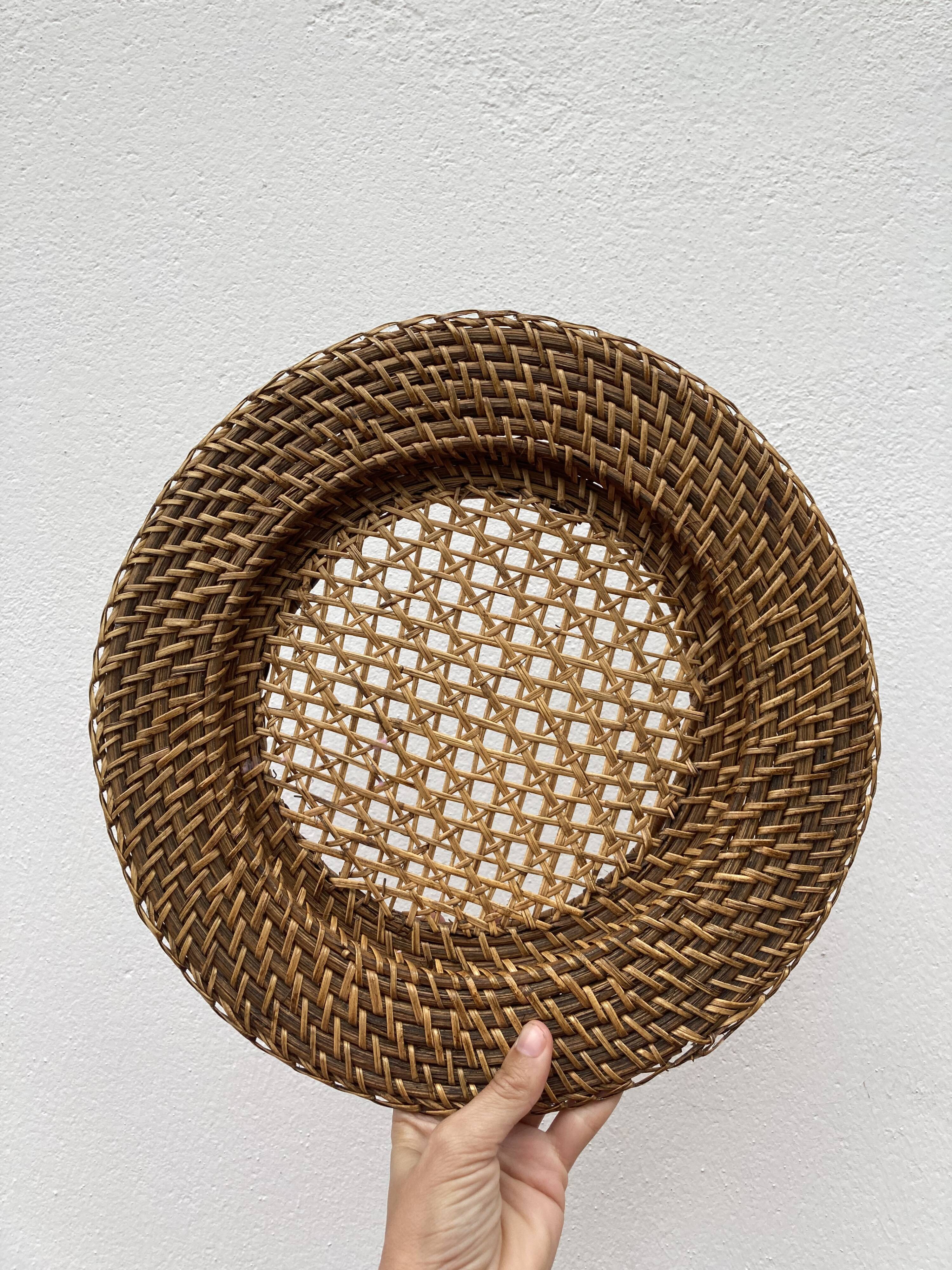 Round rattan table set / natural braided wicker