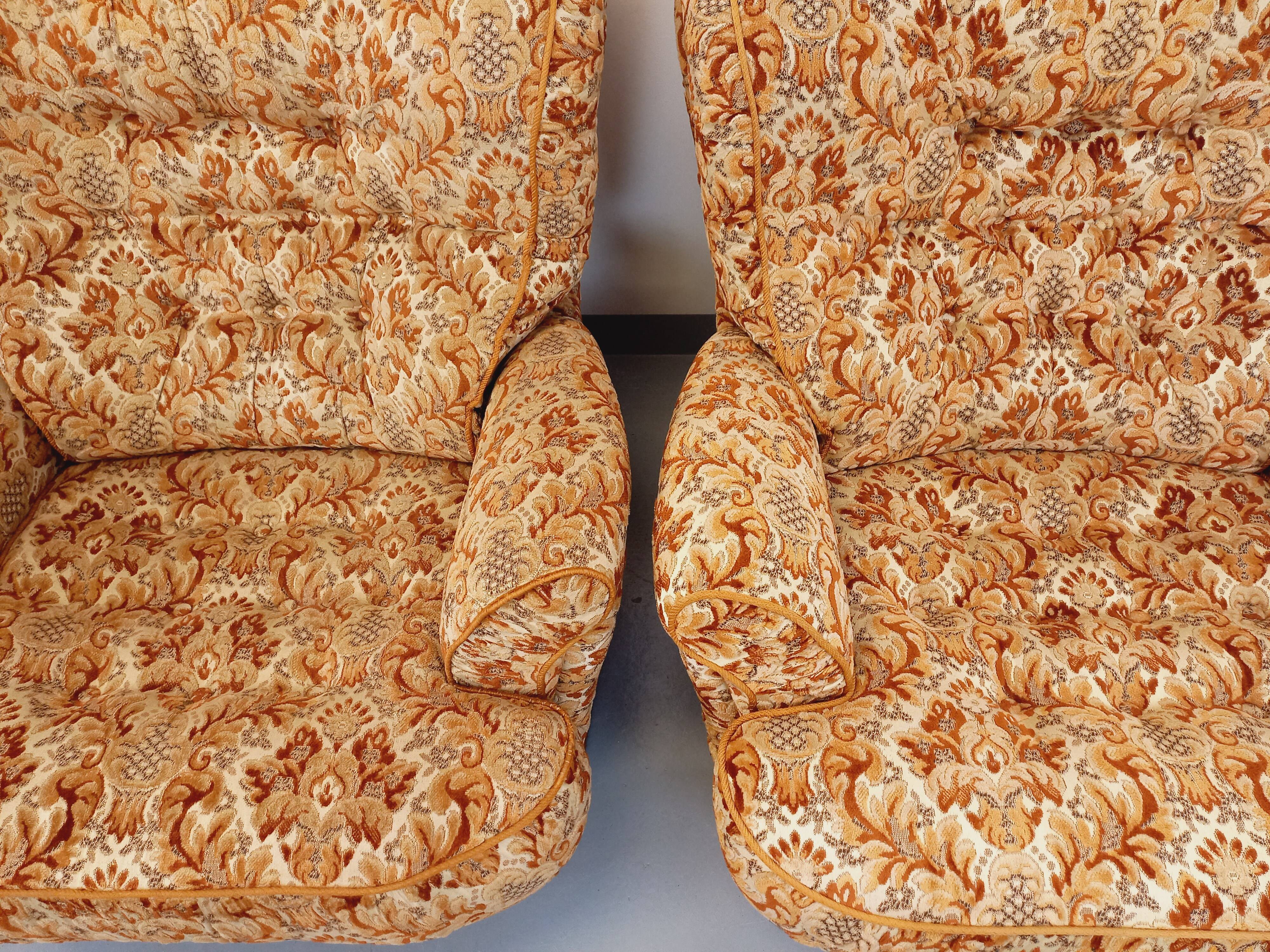 Set of 2 vintage armchairs in floral fabric with fringes from the 60s 70s