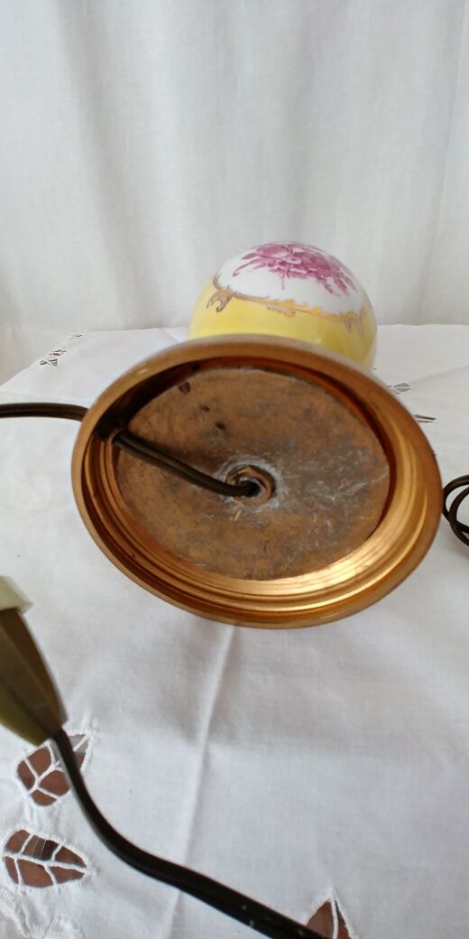 Porcelain table lamp