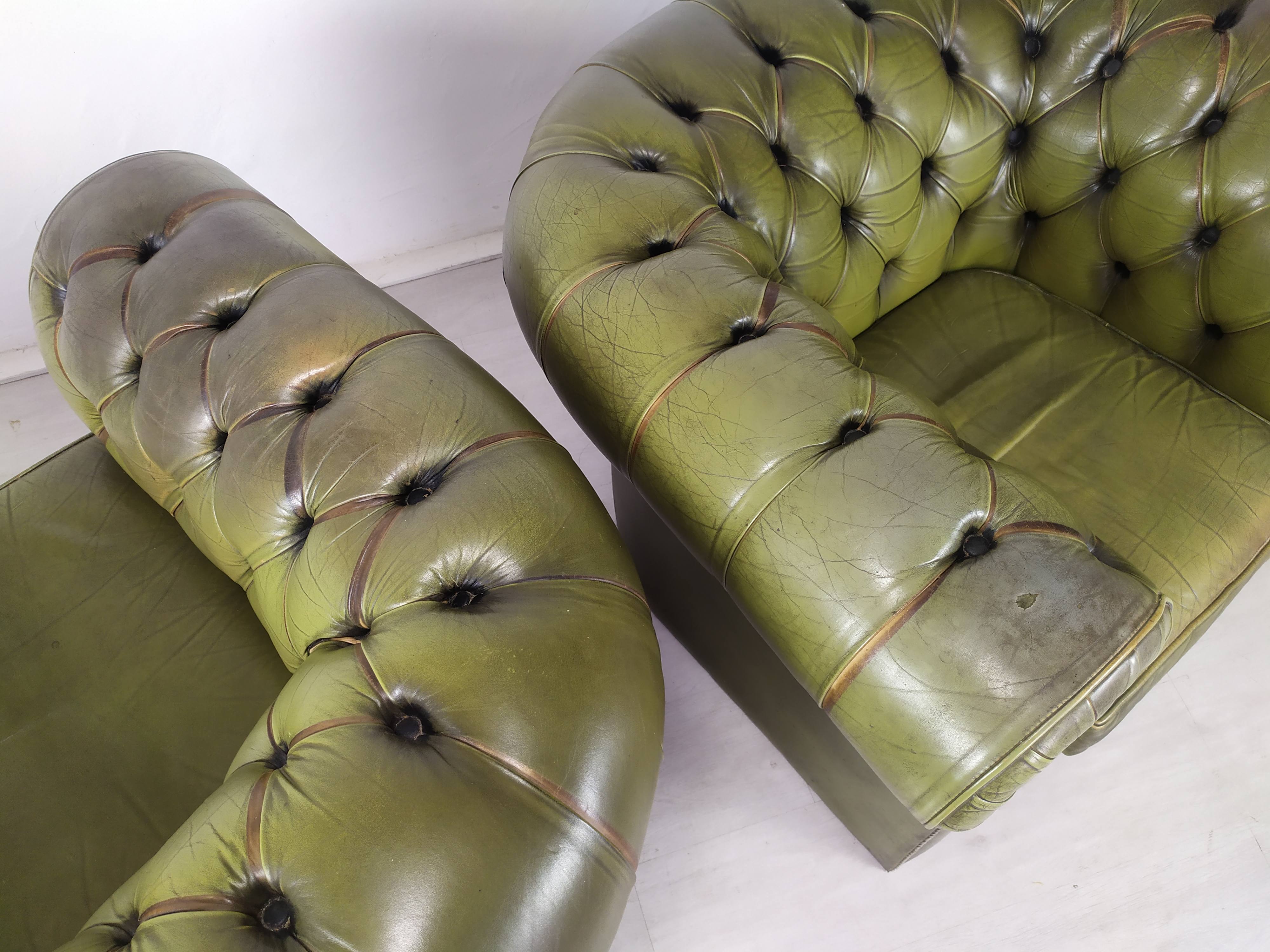 Paire de fauteuils Chesterfield cuir vert