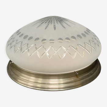 Ceiling lamp with frosted glass cut shade