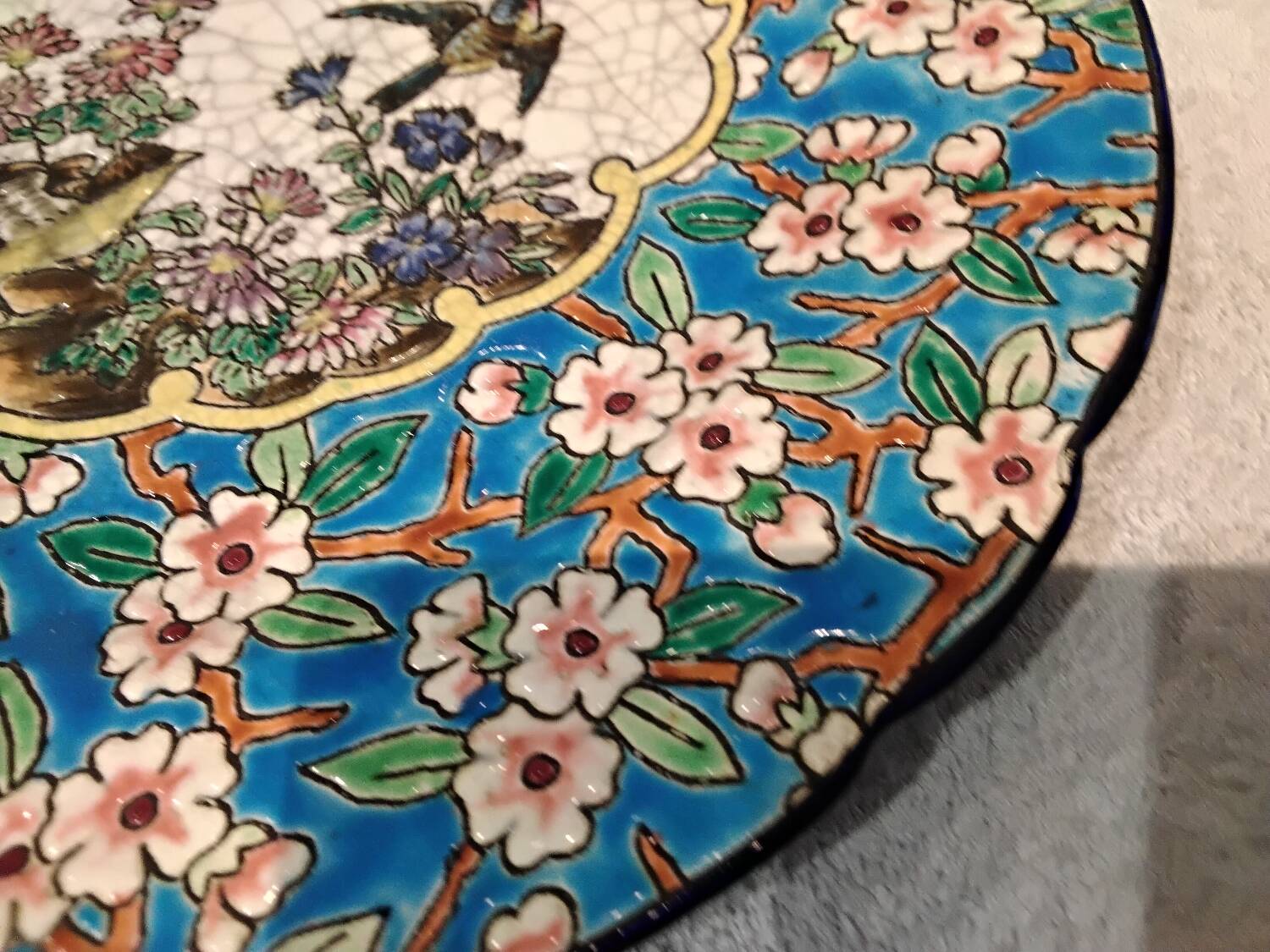 Longwy enamel plate with cartouche of 2 birds and apple blossoms, d188