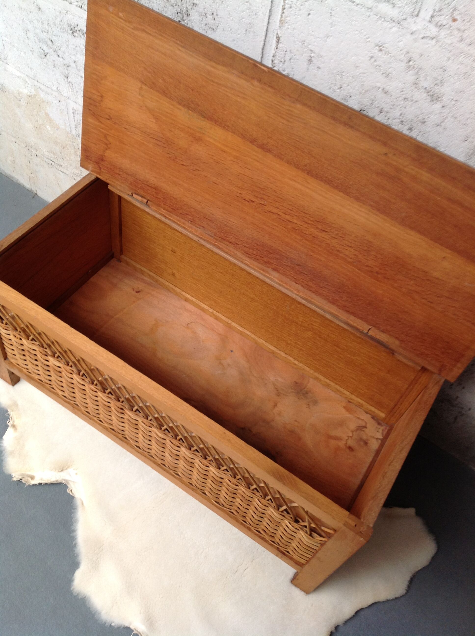 Bench chest wood and rattan vintage toys