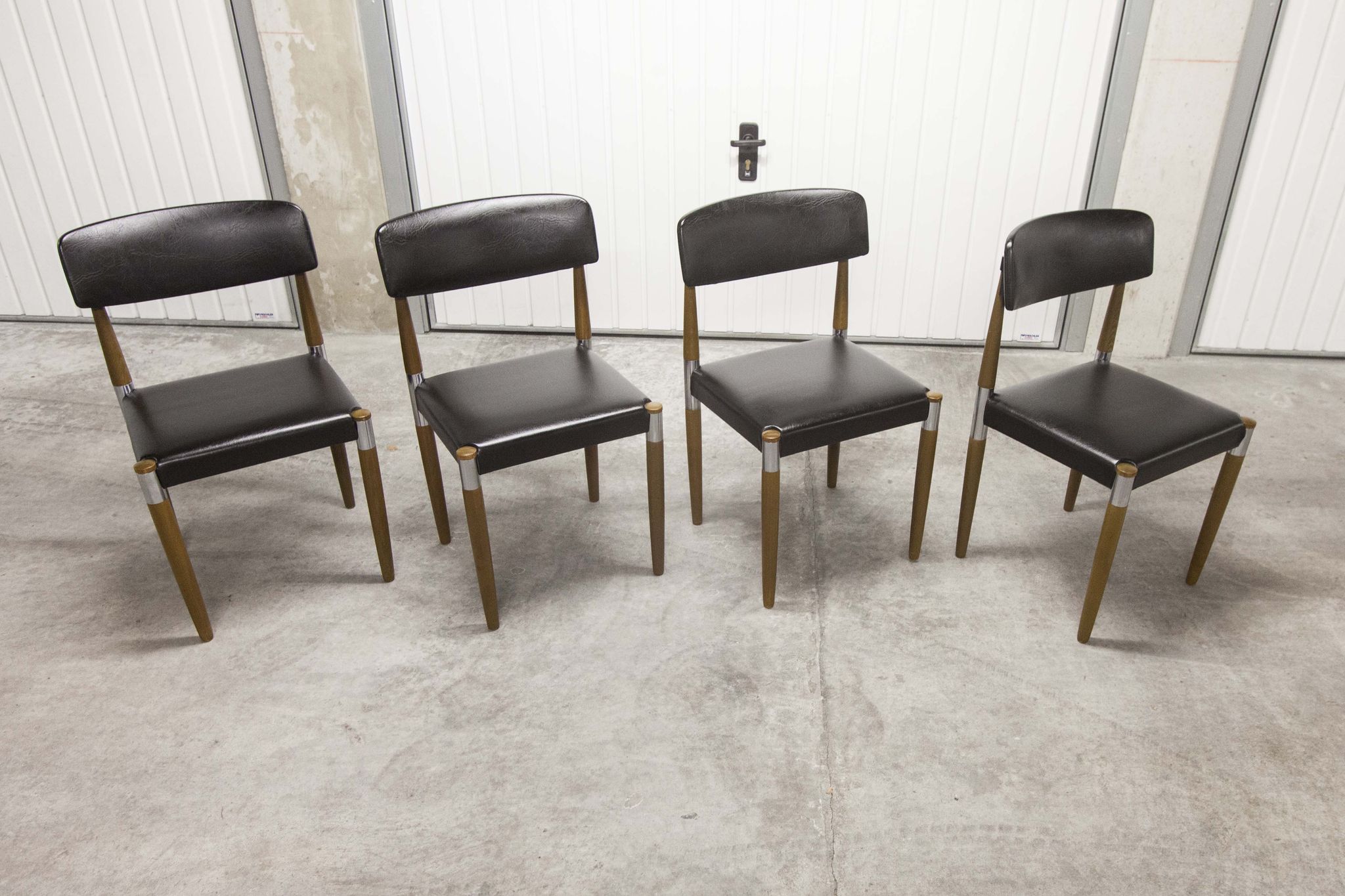 Lot of 4 Scandinavian chairs feet fused wood 60's