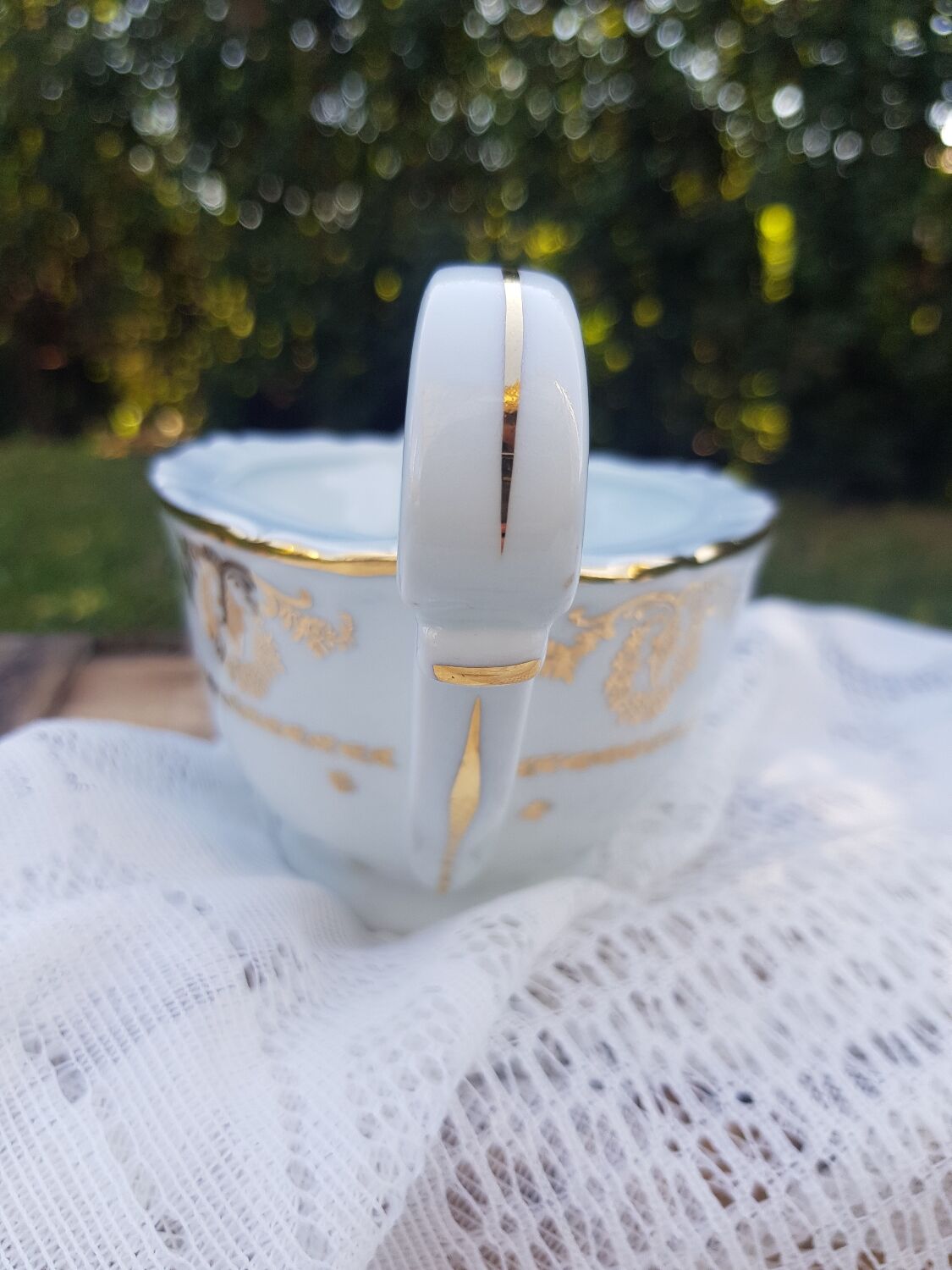 Porcelaine du berry gravy boat