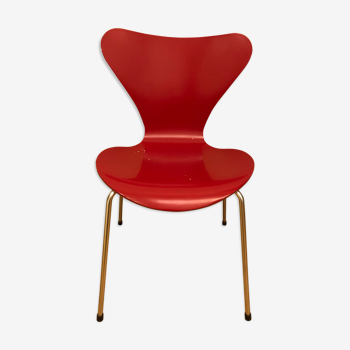 Arne Jacobsen Series 7 chair for Fritz Hansen