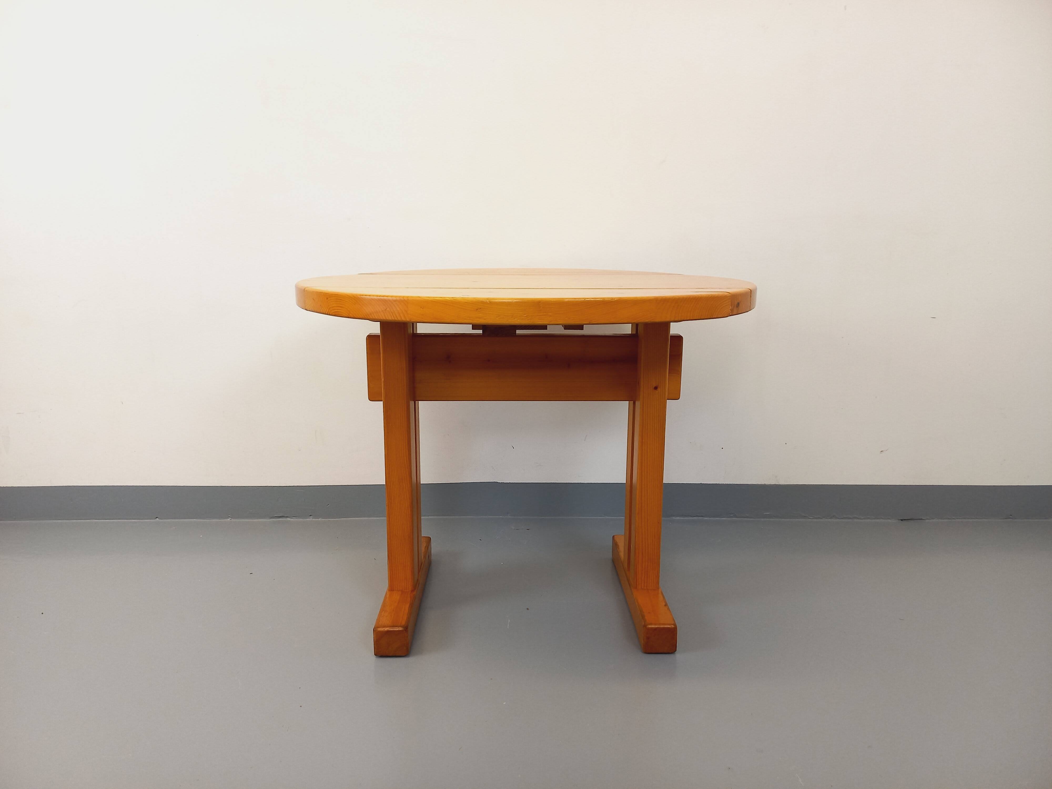 Vintage Charlotte Perriand Les Arcs round pine dining table from the 60s 70s