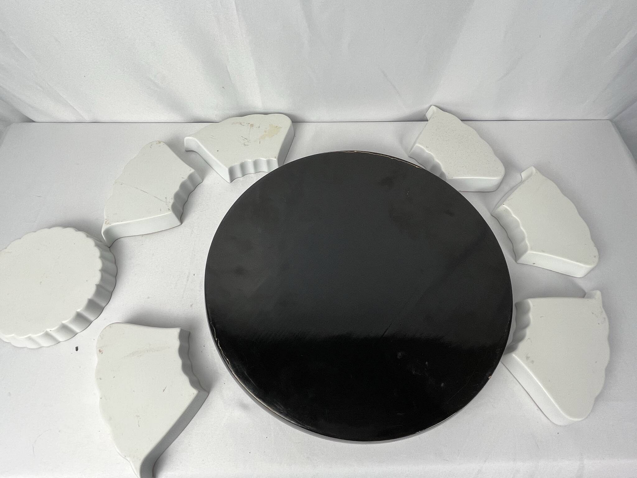 China, porcelain condiment set on lacquered tray, 20th century