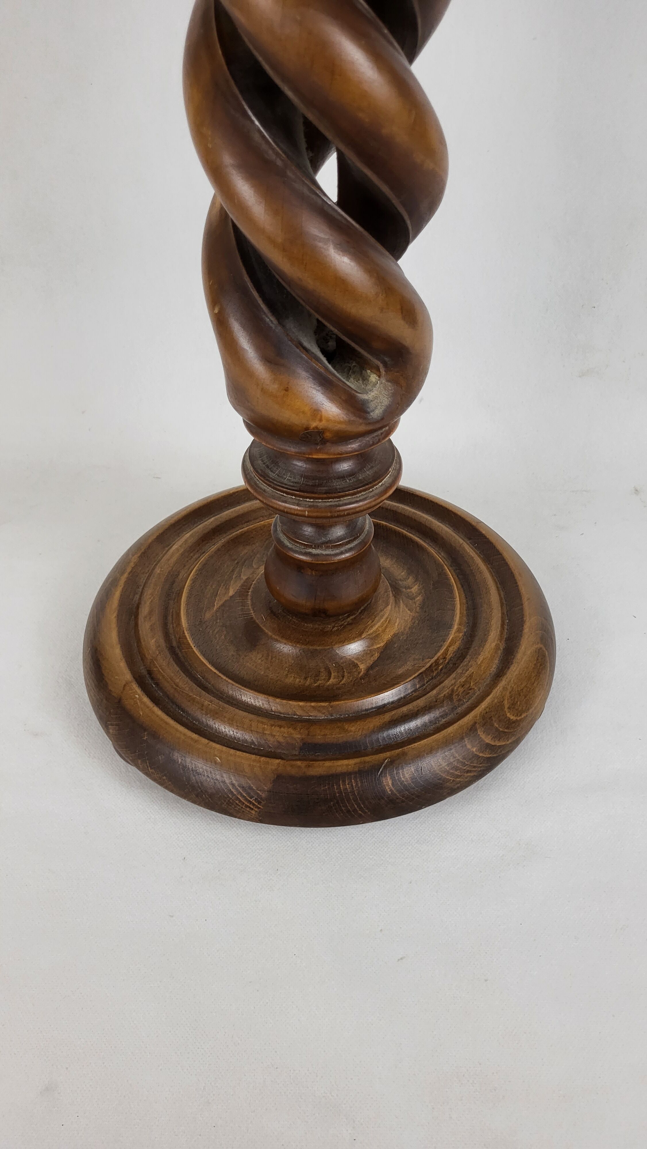 Table pedestal table / Fifth wheel Twisted foot