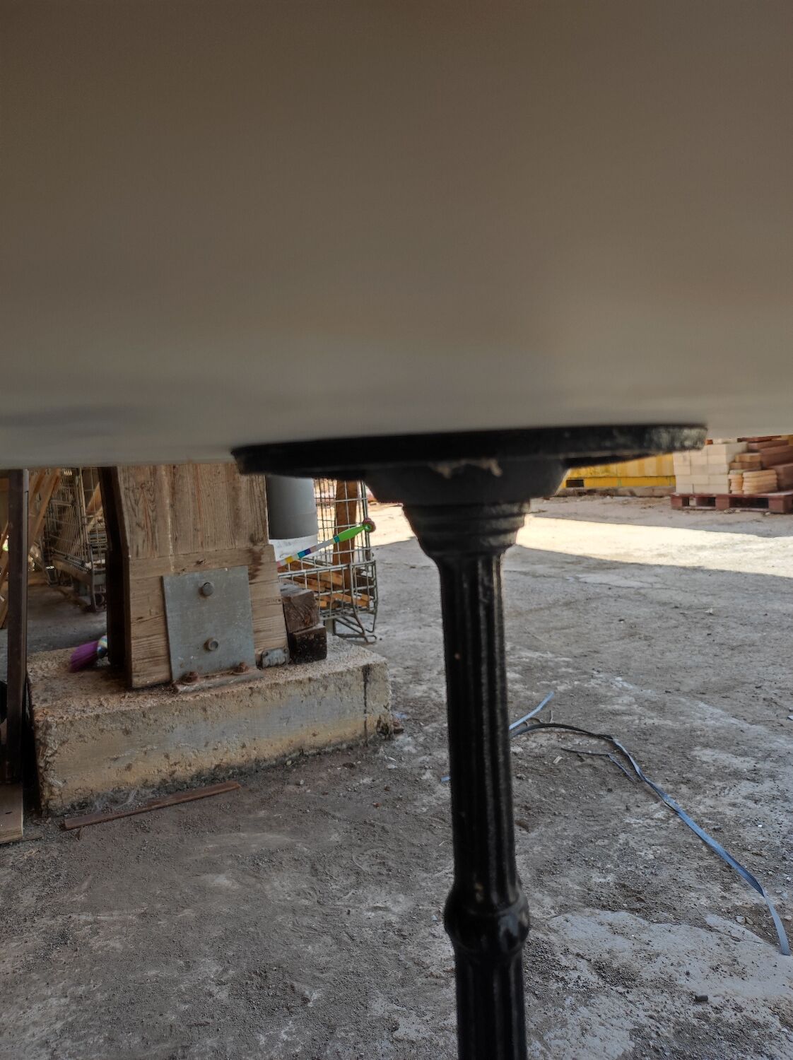 Table bistro marble top cast iron foot