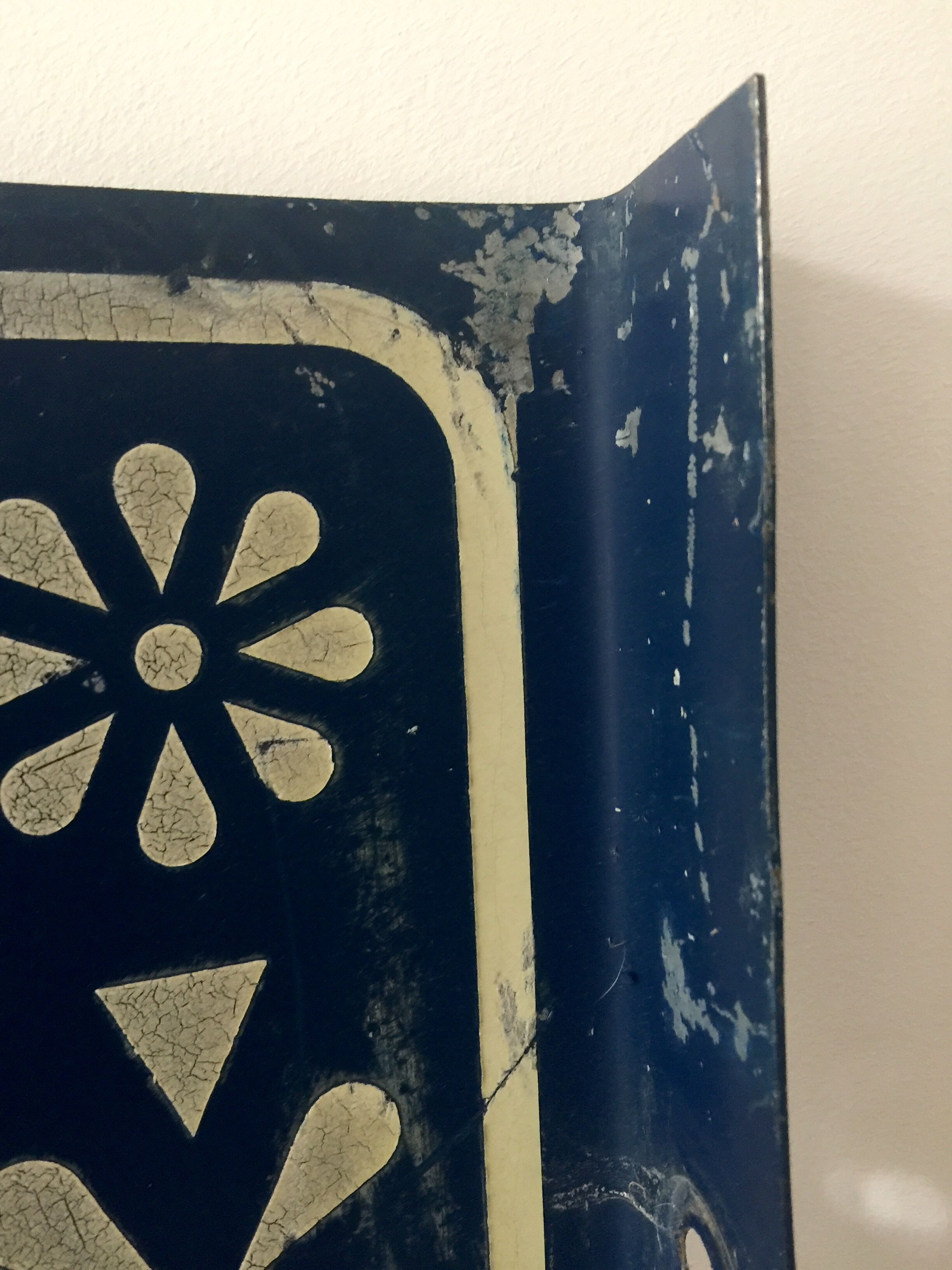 Two-sided iron plate Hotel and pottery