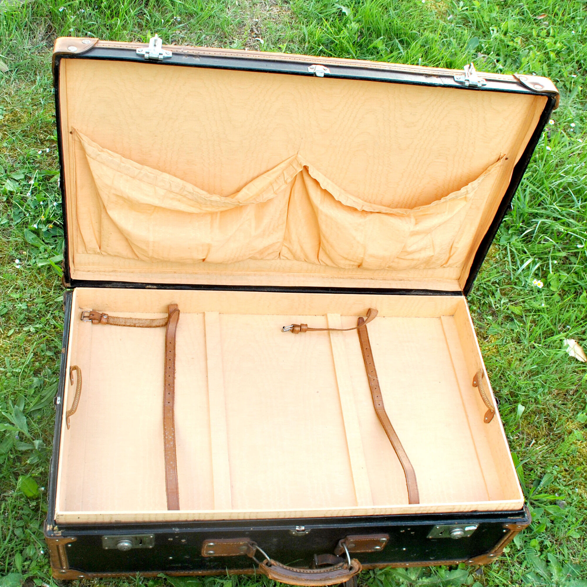 Suitcase old trunk in black coated canvas and wood - handle leather 1900-1920