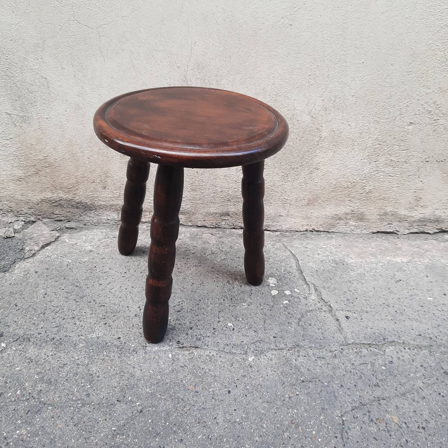 Tripod stool