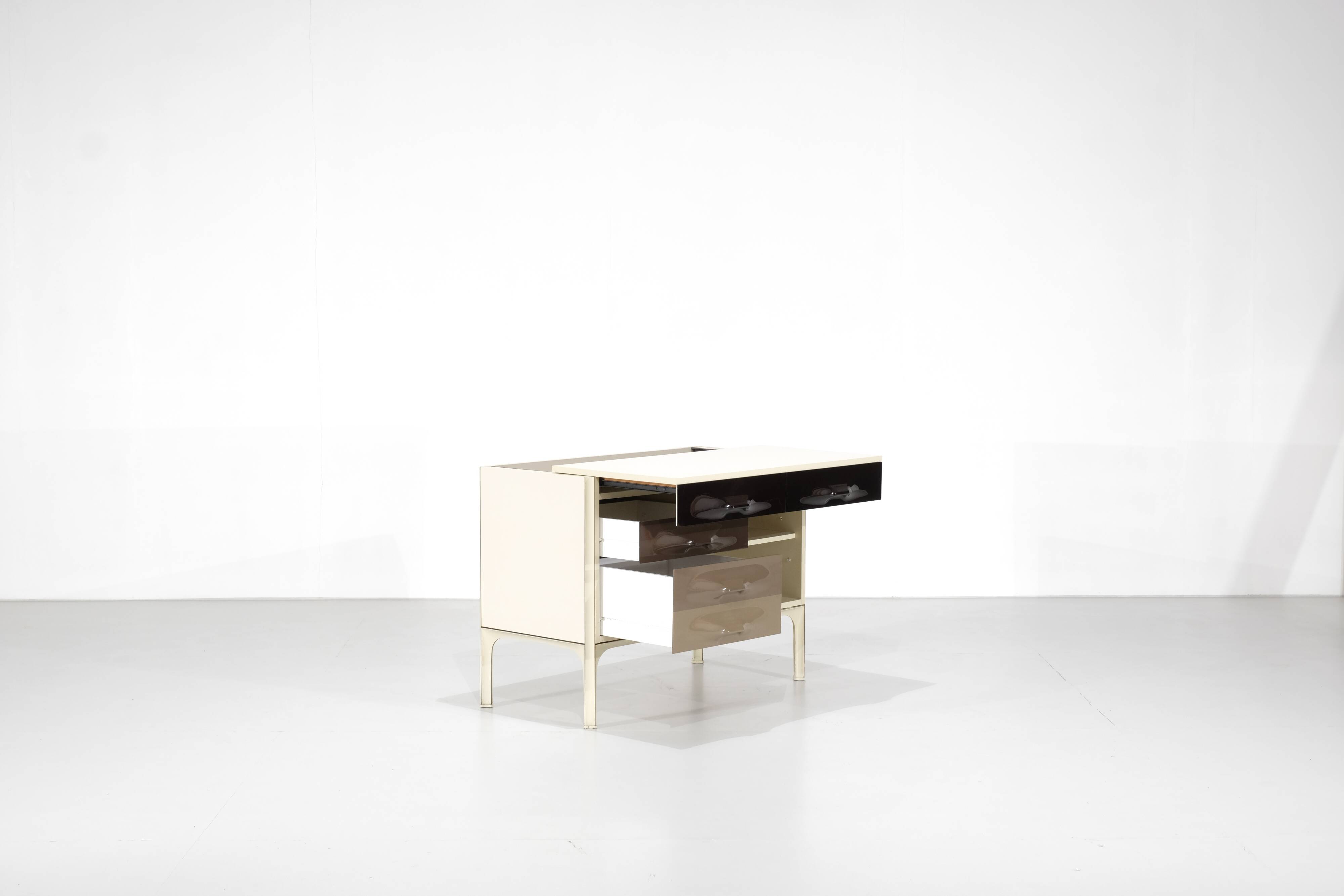 Desk "DF2000" designed by Raymond Loewy for Doubinsky Frères, France.