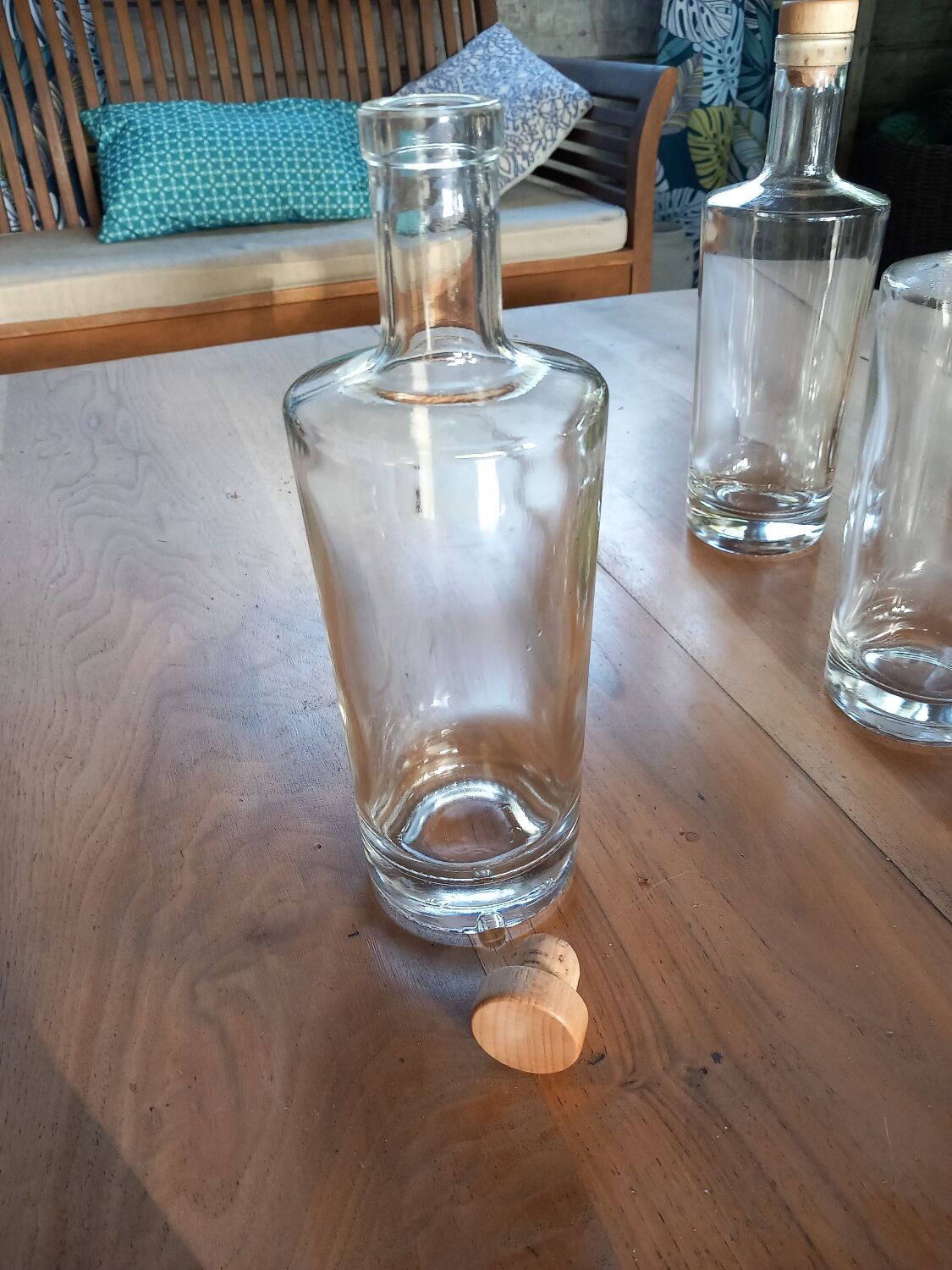 Set of 8 glass bottles with corks