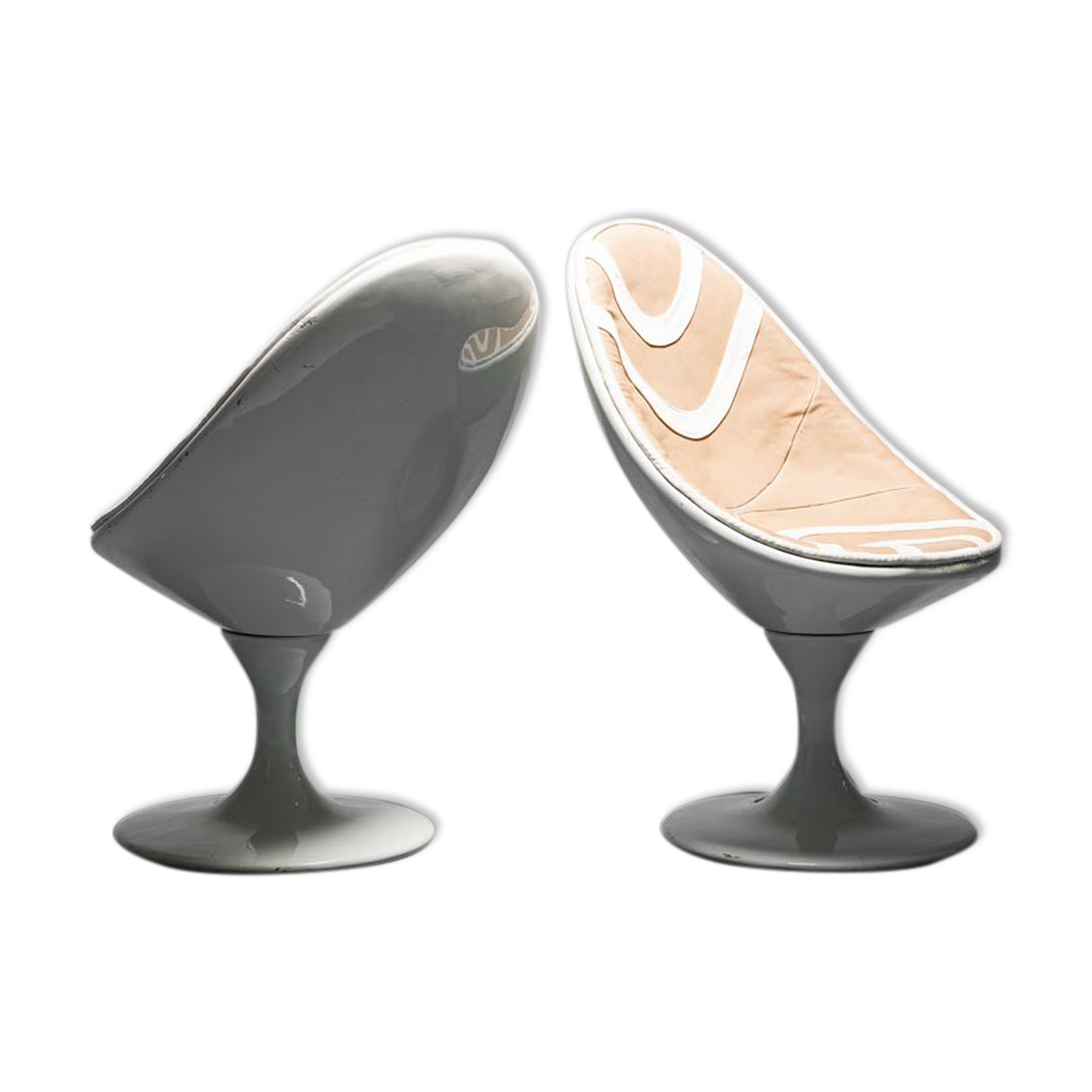 Pair of oval armchairs space age 70s vintage modernariato