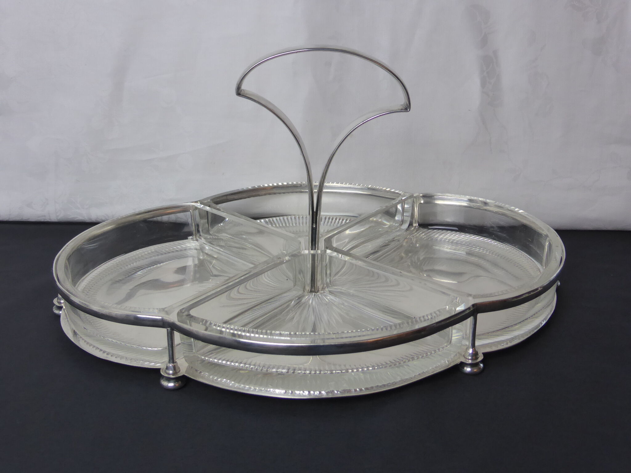 Art deco hors d'oeuvre servant in silver metal+glass-polylobed shape