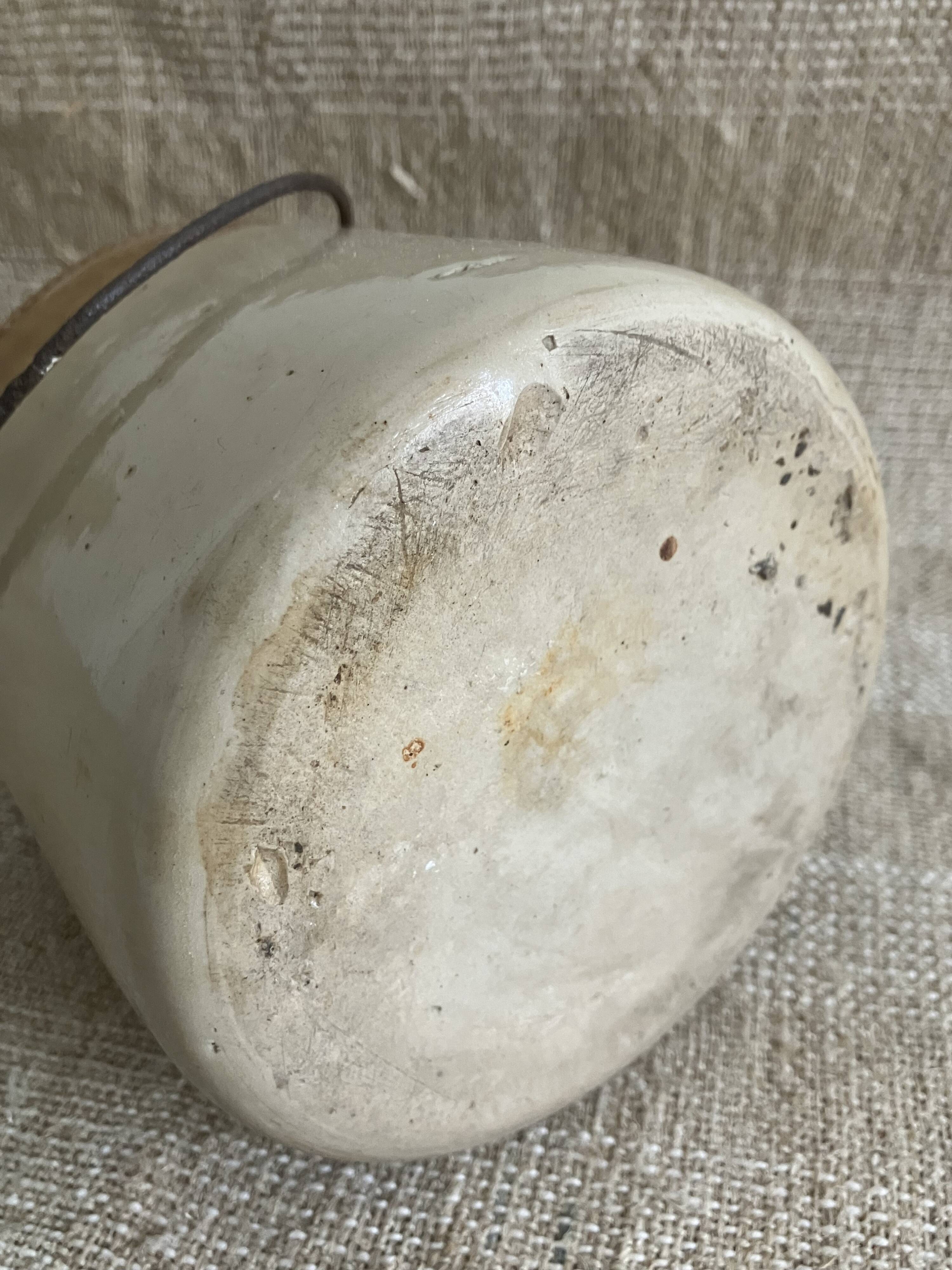 Two-tone stoneware pot