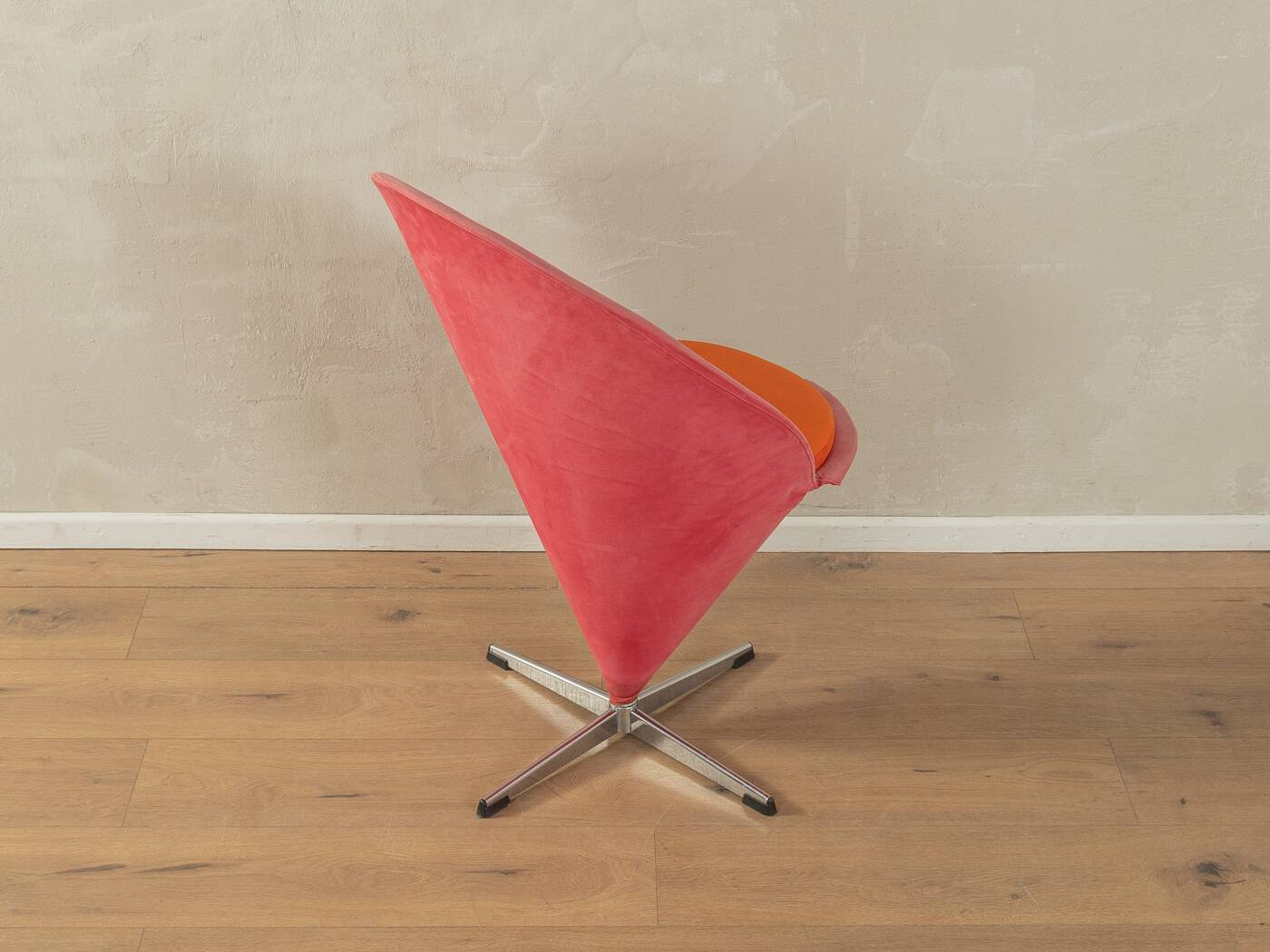 2 chaises coniques de Verner Panton