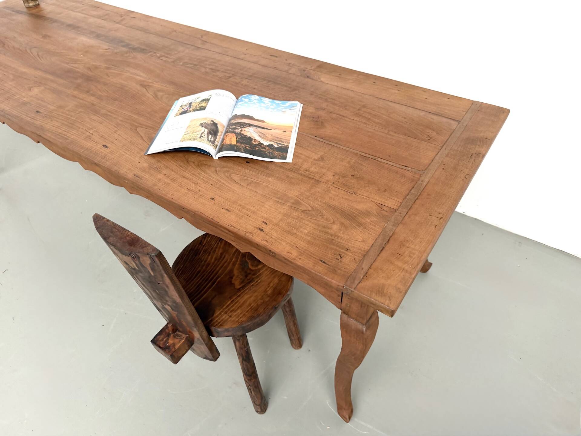 Grande table de ferme en merisier massif des années 1900