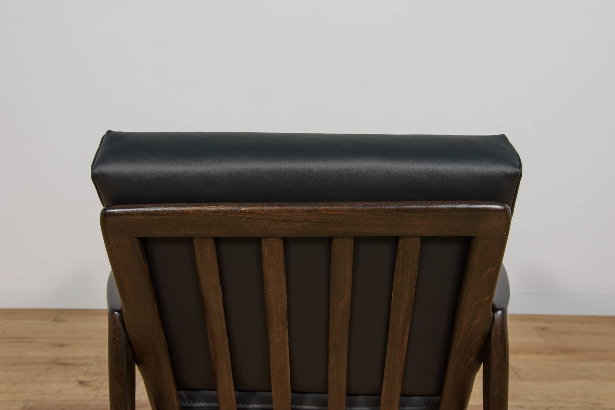 Model 300-139 Armchair from Swarzędz Furniture Factory, Poland, 1960s