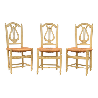 3 chaises paillées à dossier en forme de lyre