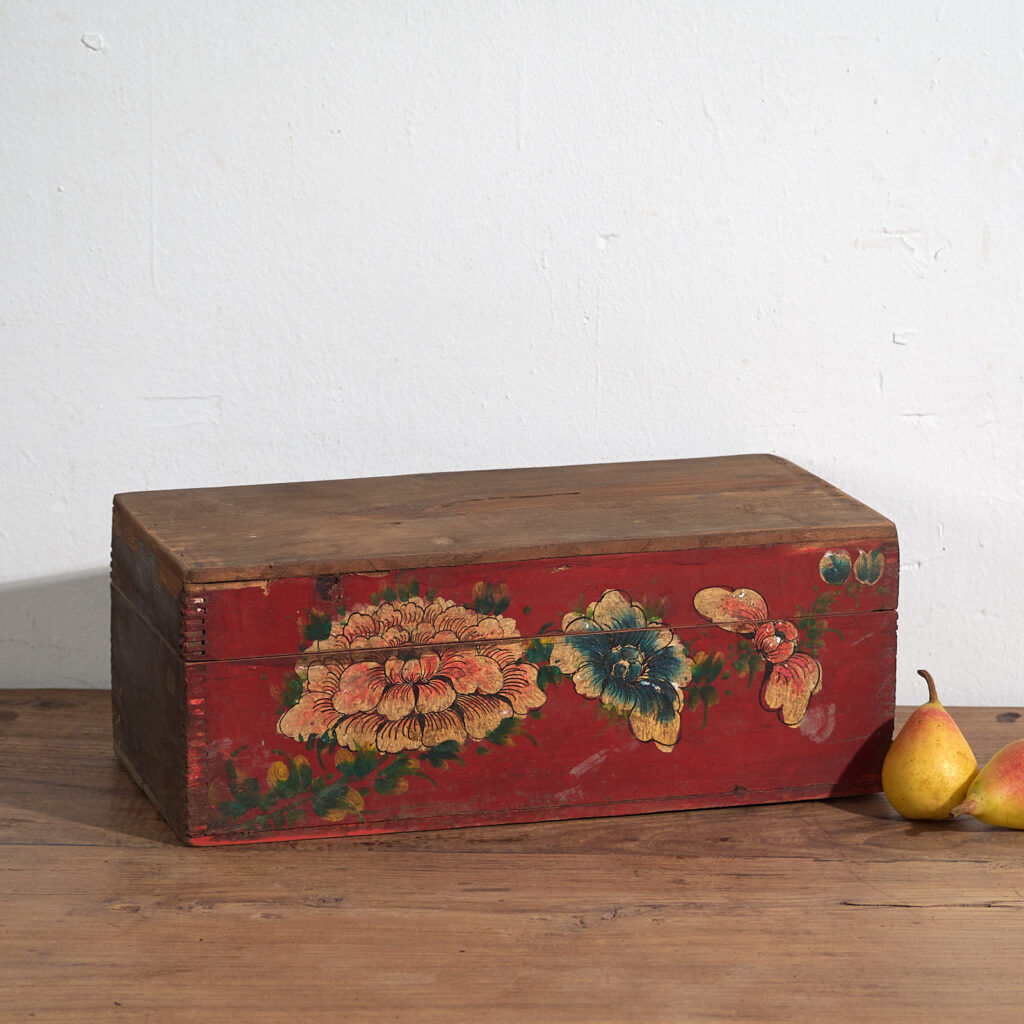Antique red box with floral patterns (circa 1900) #34
