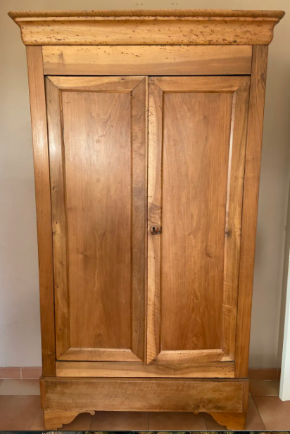 Louis-Phillipe wardrobe