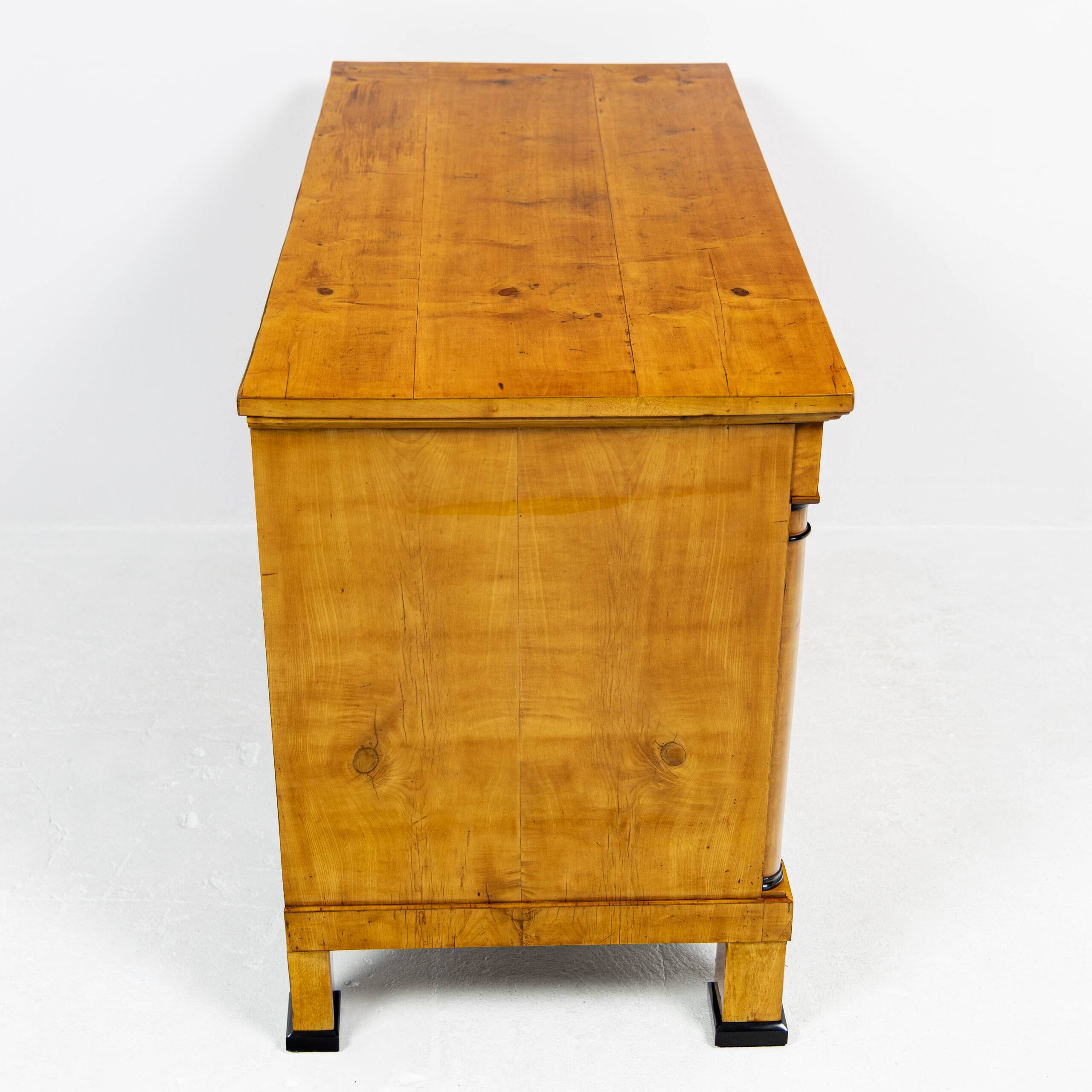 Biedermeier commode in birch veneer 1820-1830