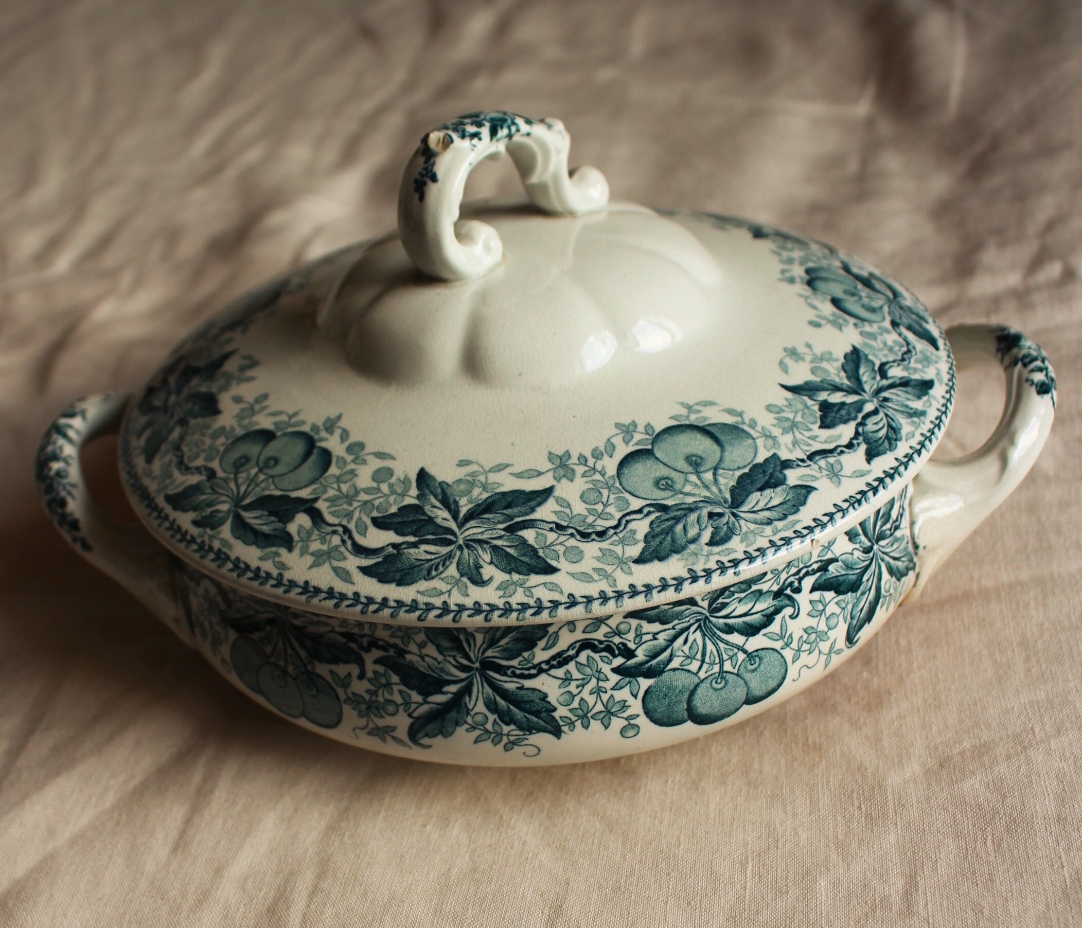 Blue tureen Cherries Badonviller