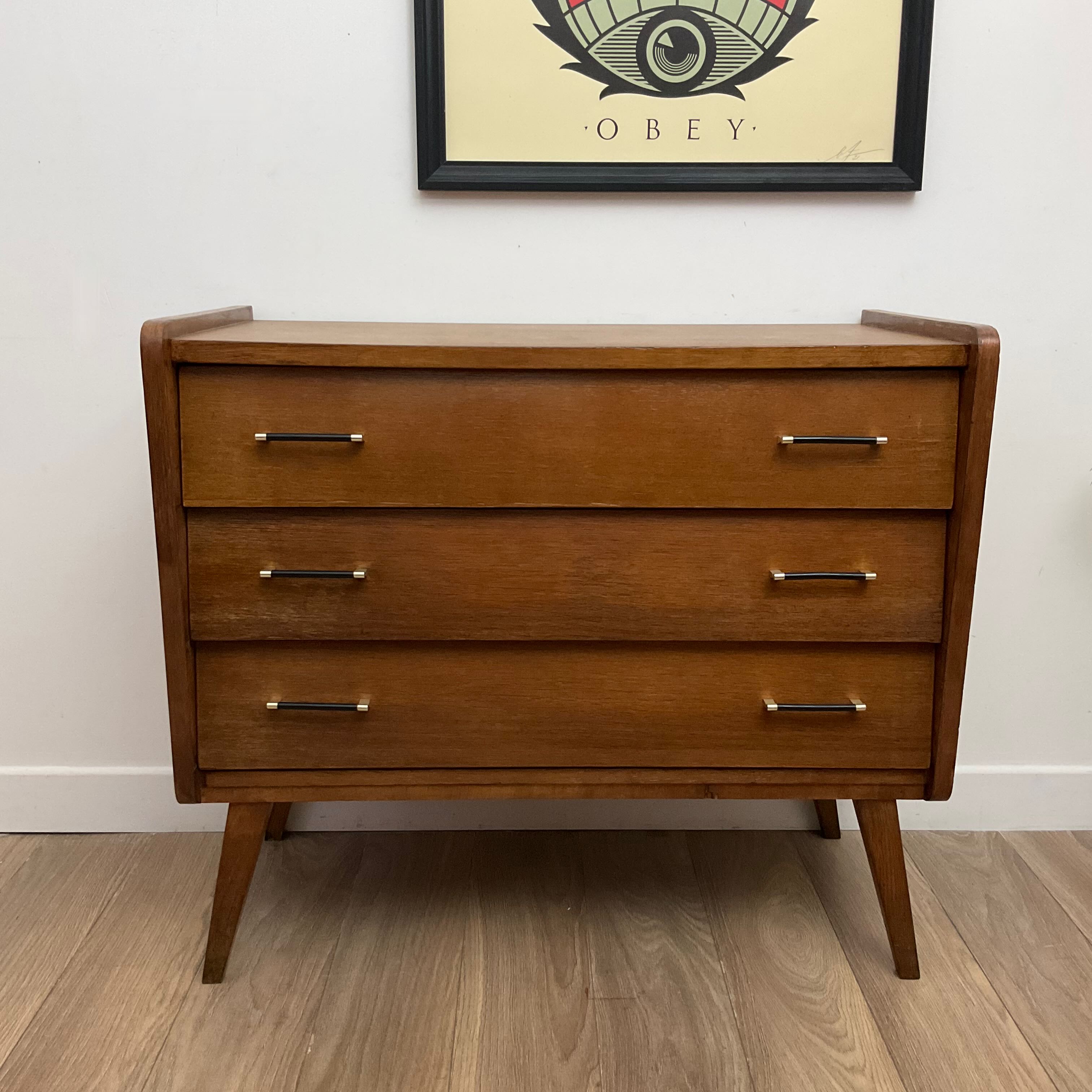 Chest of drawer compass feet