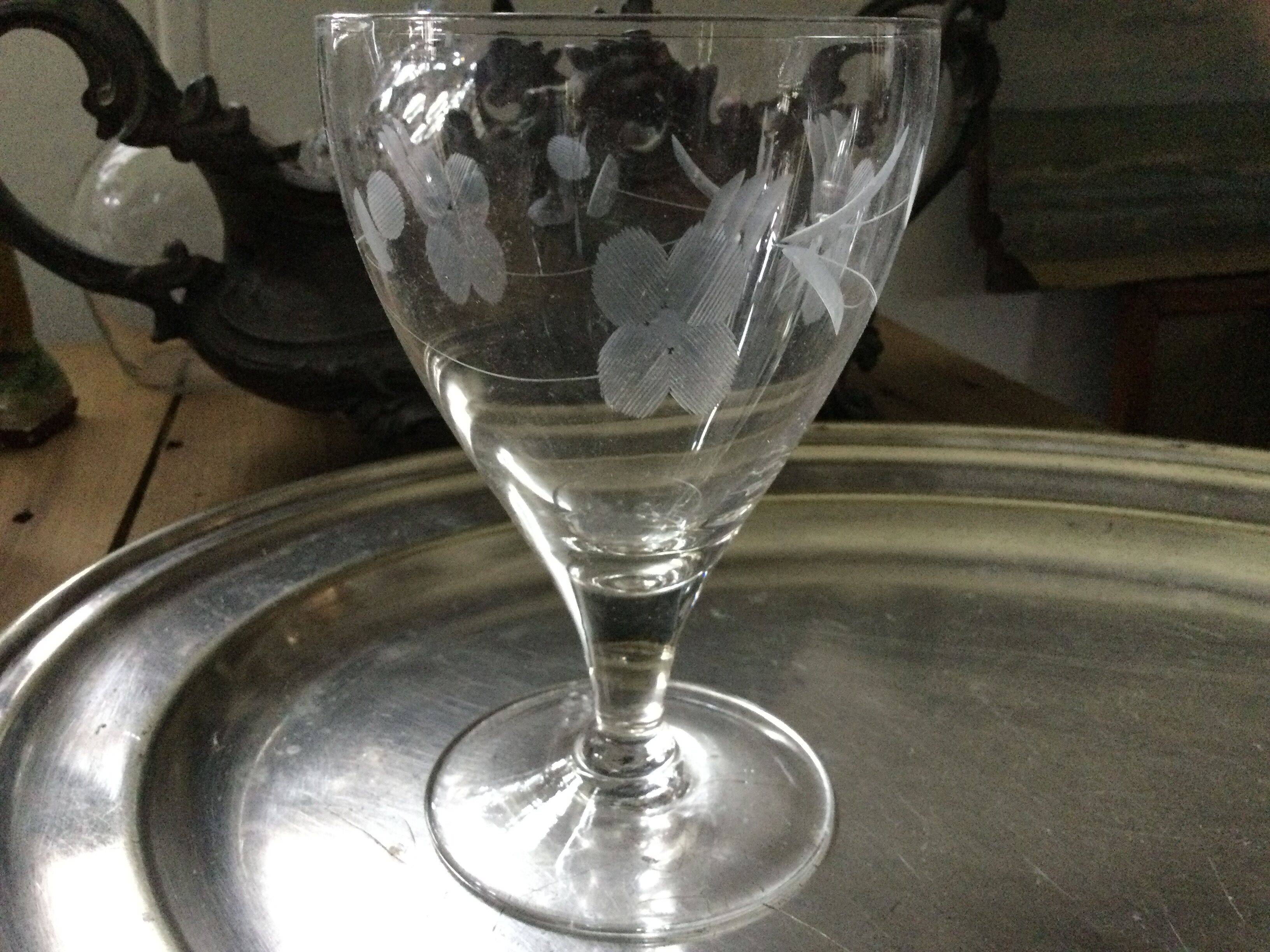 1 set of 8 antique glasses