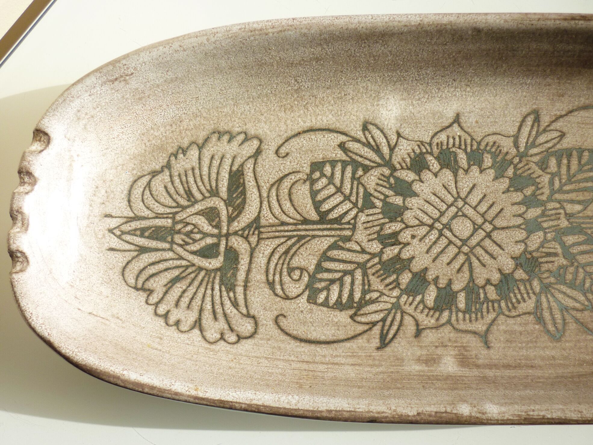 Glazed art ceramic dish, 1950s/1960s, signed La Tournerie, stylized decoration