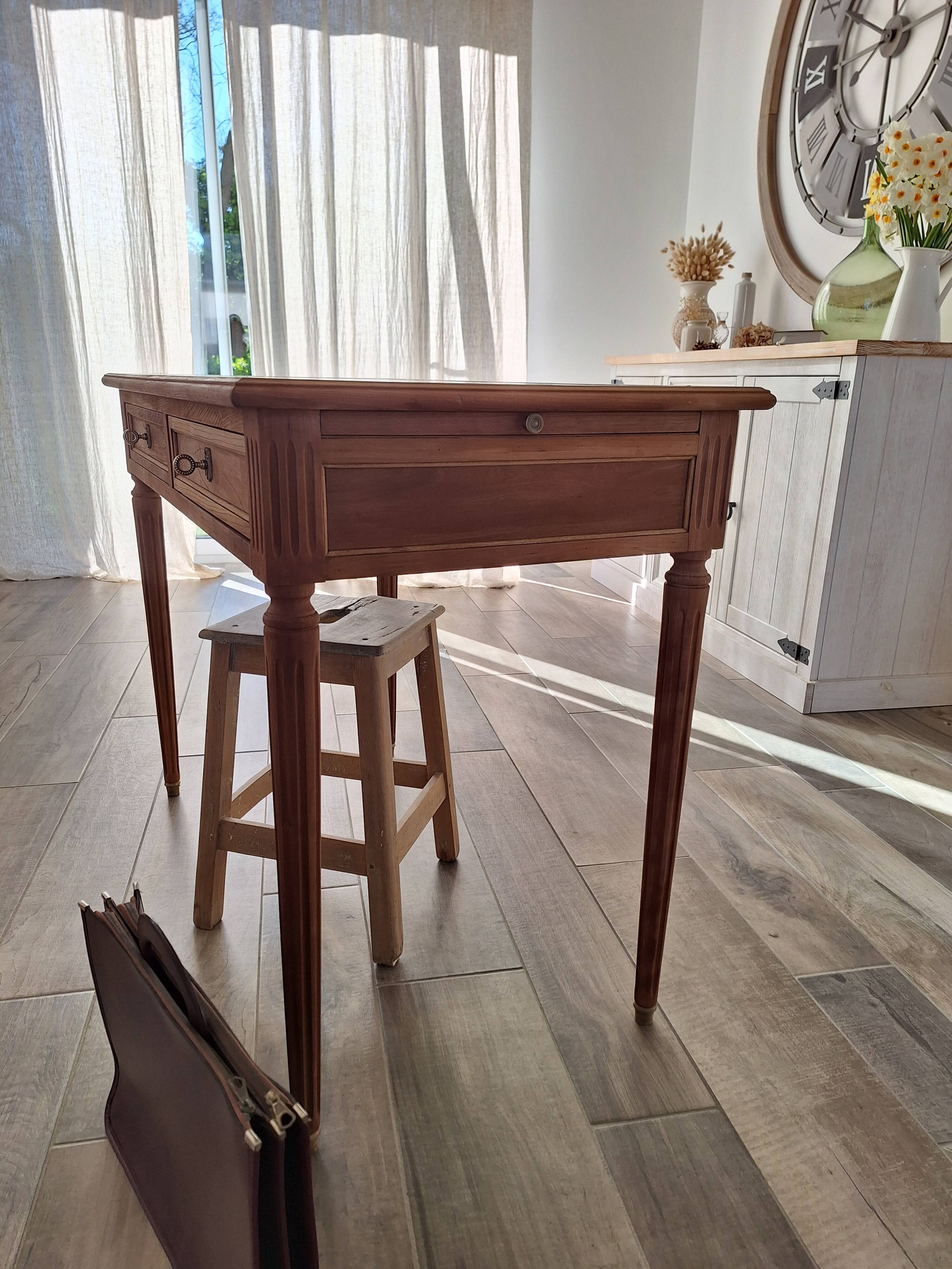 Extendable desk in solid wood in Louis XVI style