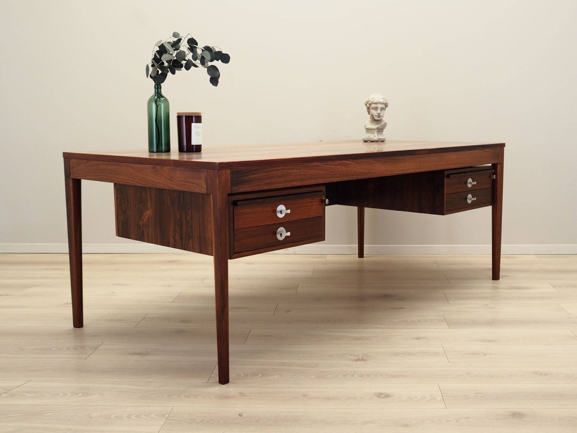 Diplomate rosewood desk, 1970s, designer: Finn Juhl, France & Son