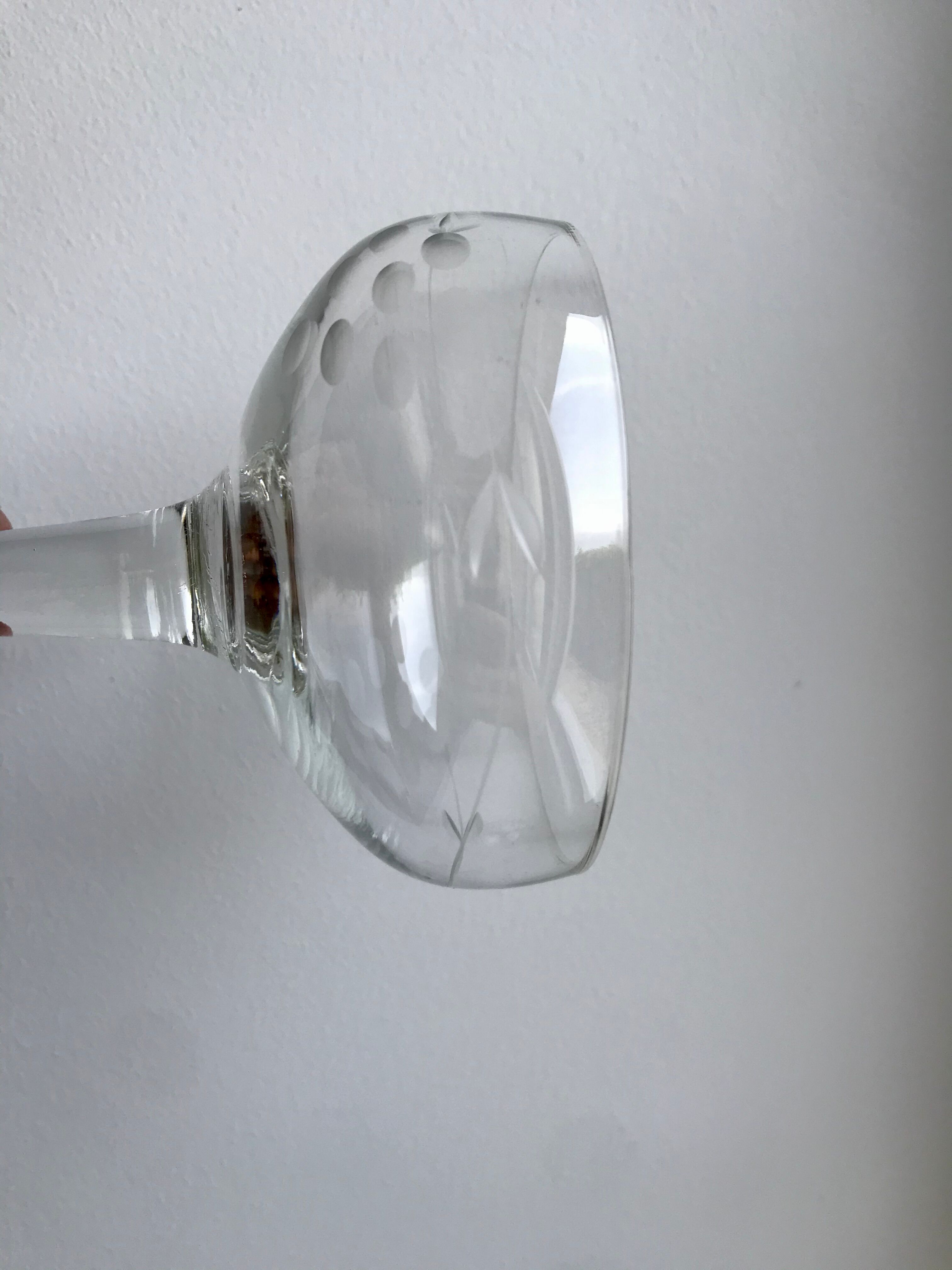 Set of 5 champagne glasses in crystal engraved 50s