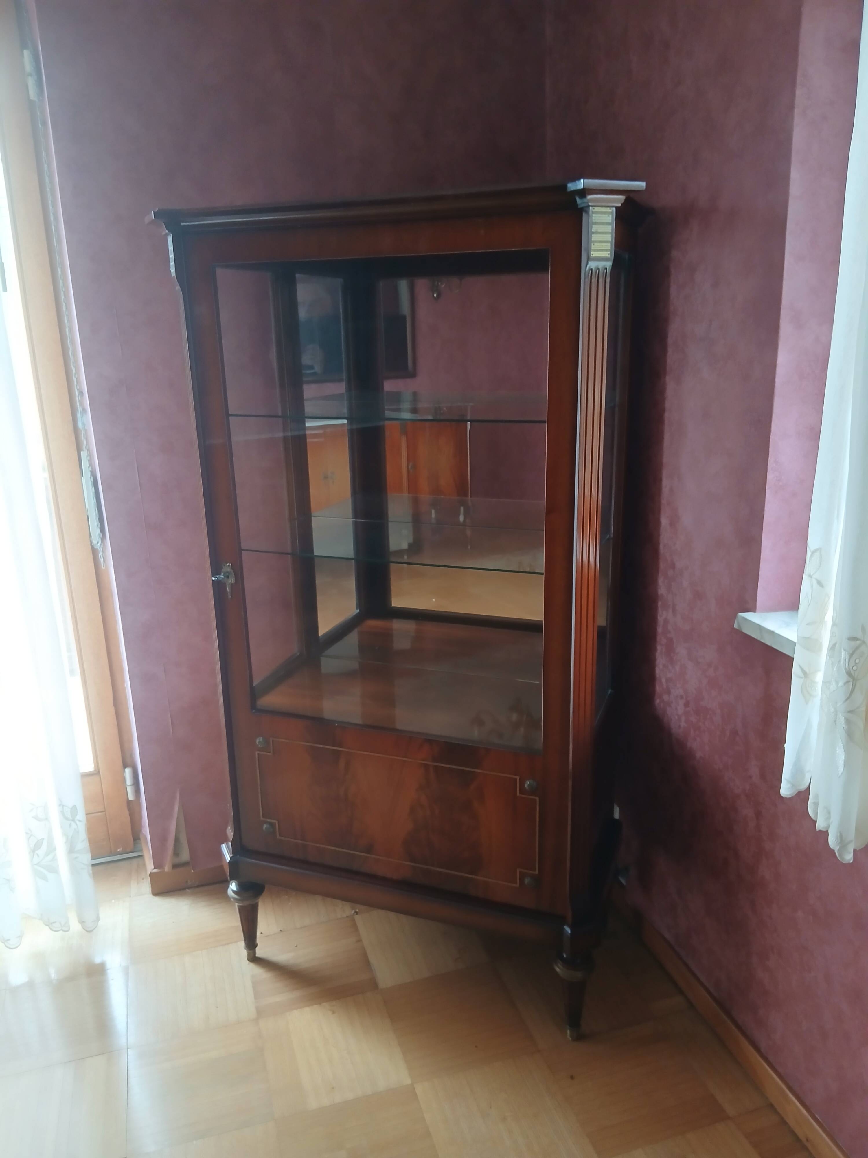 Louis XVI style mahogany display cabinet with one door