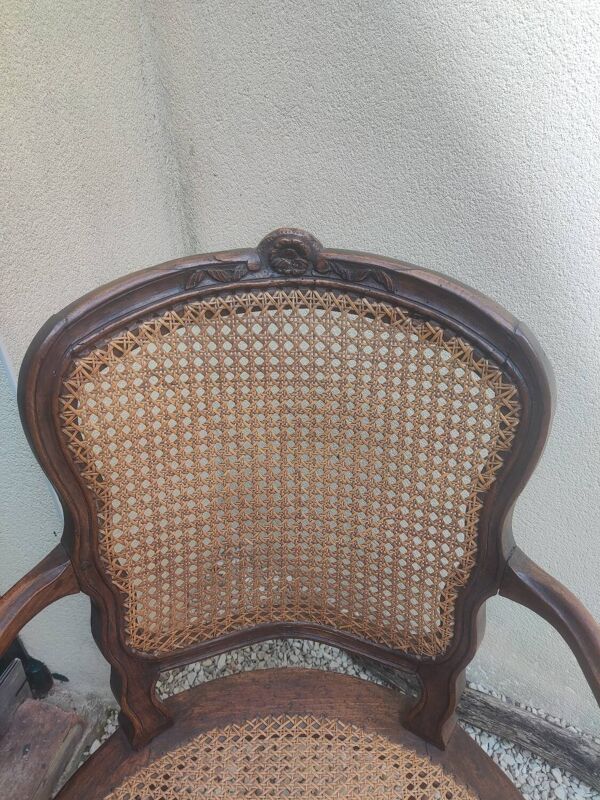 Fauteuil en noyer du XVIII siècle estampillé