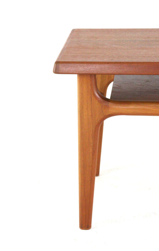 Table basse / table d'appoint 'Tuse' de Niels Bach, vintage danois